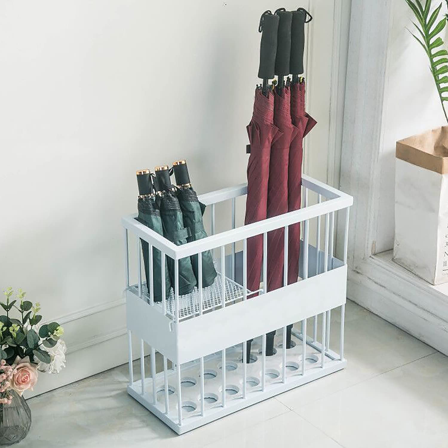 Porte-parapluie en métal pour entrée : fini les sols mouillés