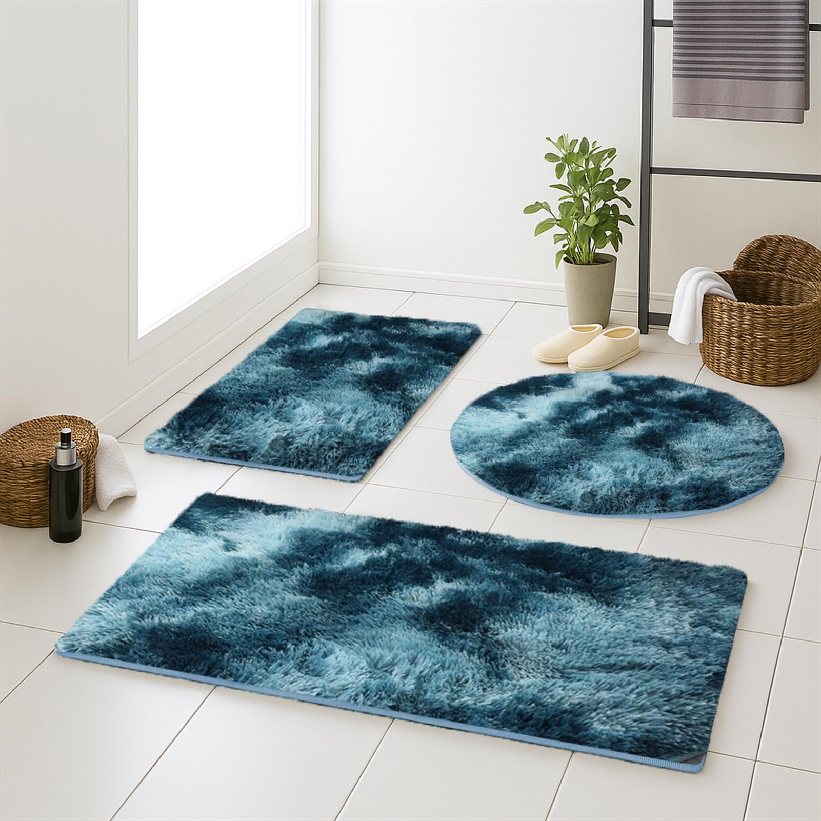 Tapis de bain absorbant en microfibre premium shaggy bleu foncé pour baignoire chic