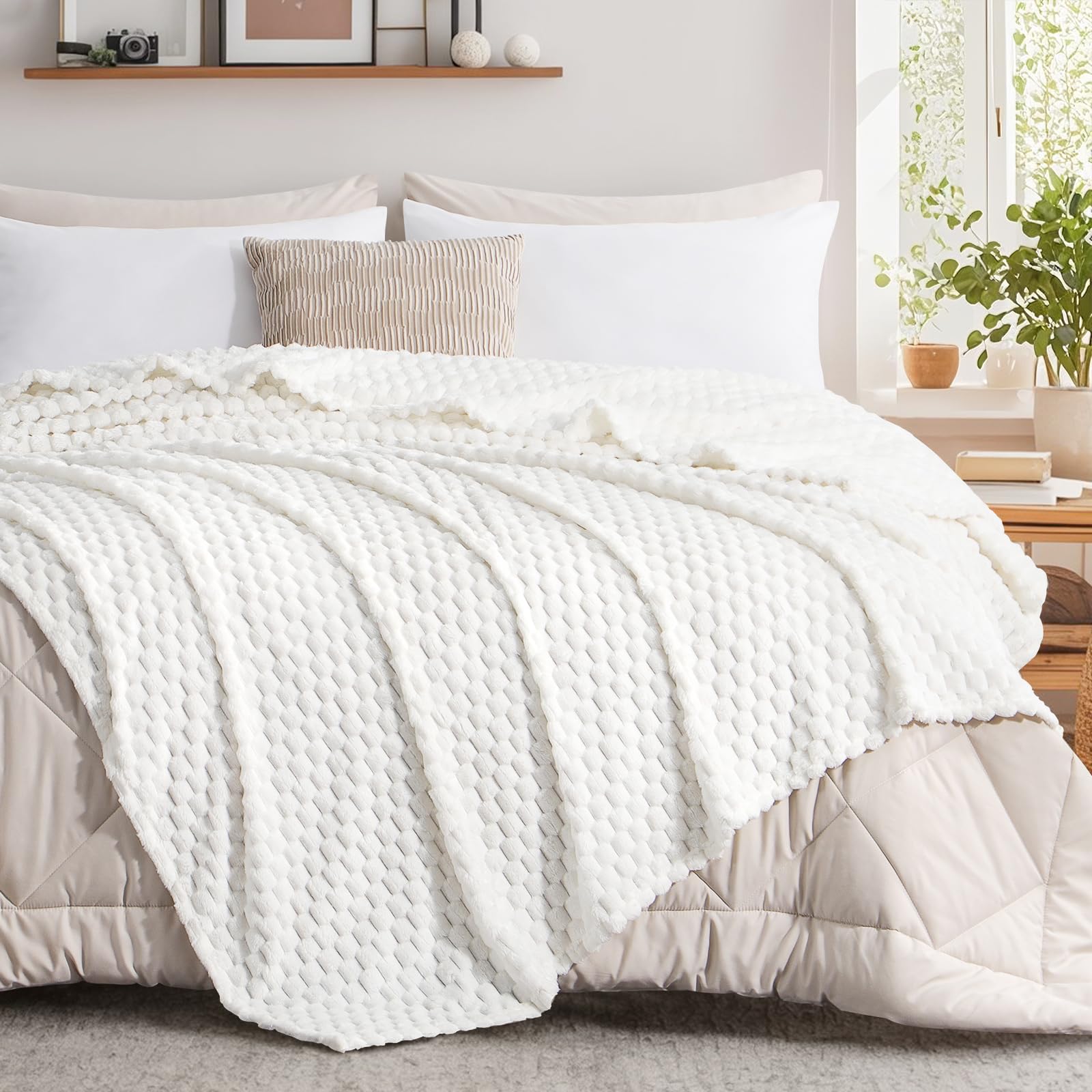 Aisbo Off White Blanket Throws Queen Size For Sofas Bed- Fleece Soft Fluffy Large Throw for Armchair 220x240 cm Lightweight Warm Jacquard Travel Throw Blanket For Couch - Image 3