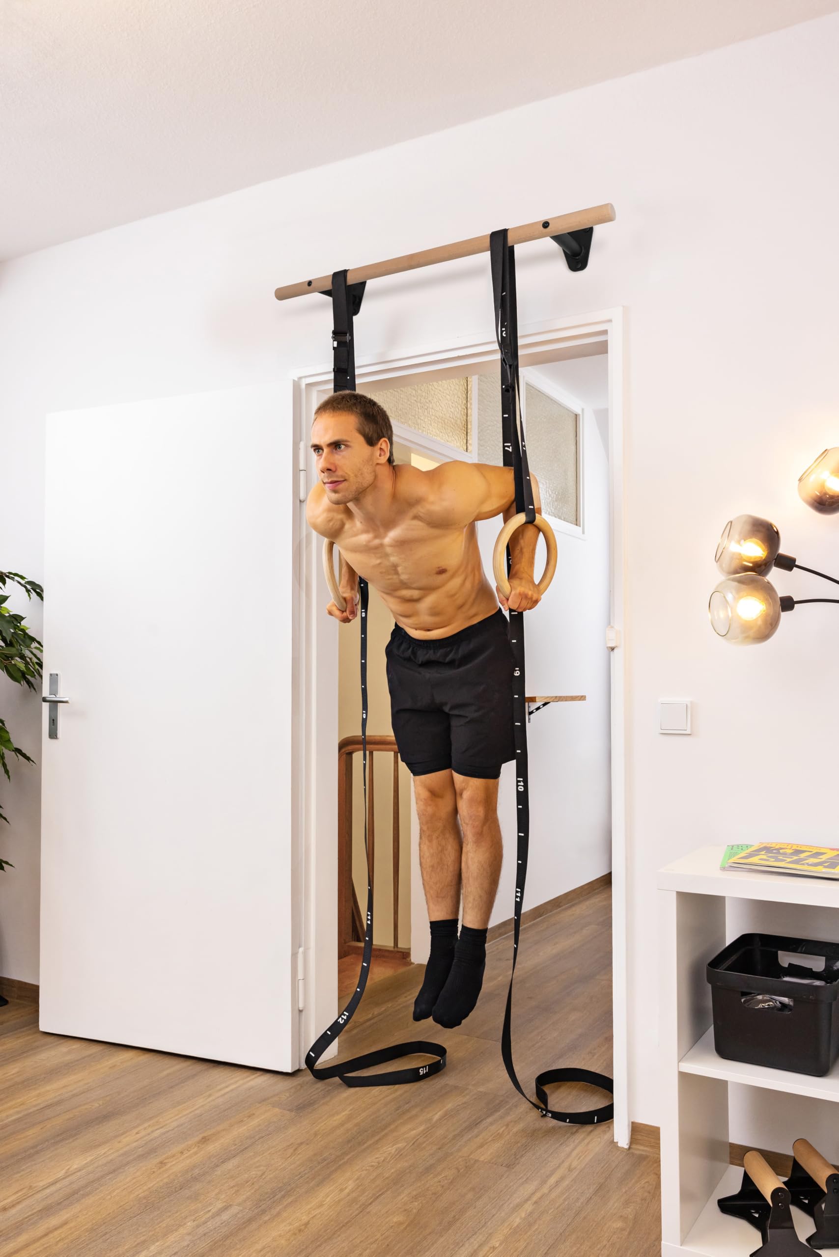 PULLUP & DIP Klimmzugstange Holz – Buchenholz Pull Up Bar zur Wandmontage über dem Türrahmen – 40 mm Griffstange für Klimmzüge & Griffkraft – Wand Klimmzugstange fürs Home Gym