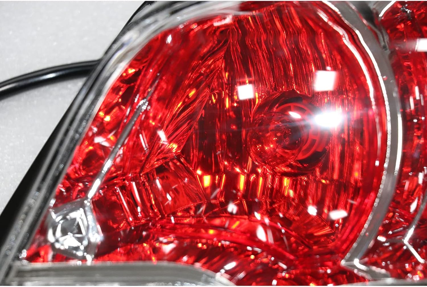 Right Tail Light Assembly Compatible with 2002-2005 Mitsubishi Outlander Lamp Tail Light Lamp Direct Replacement- Passenger Side RH (Passenger Side)