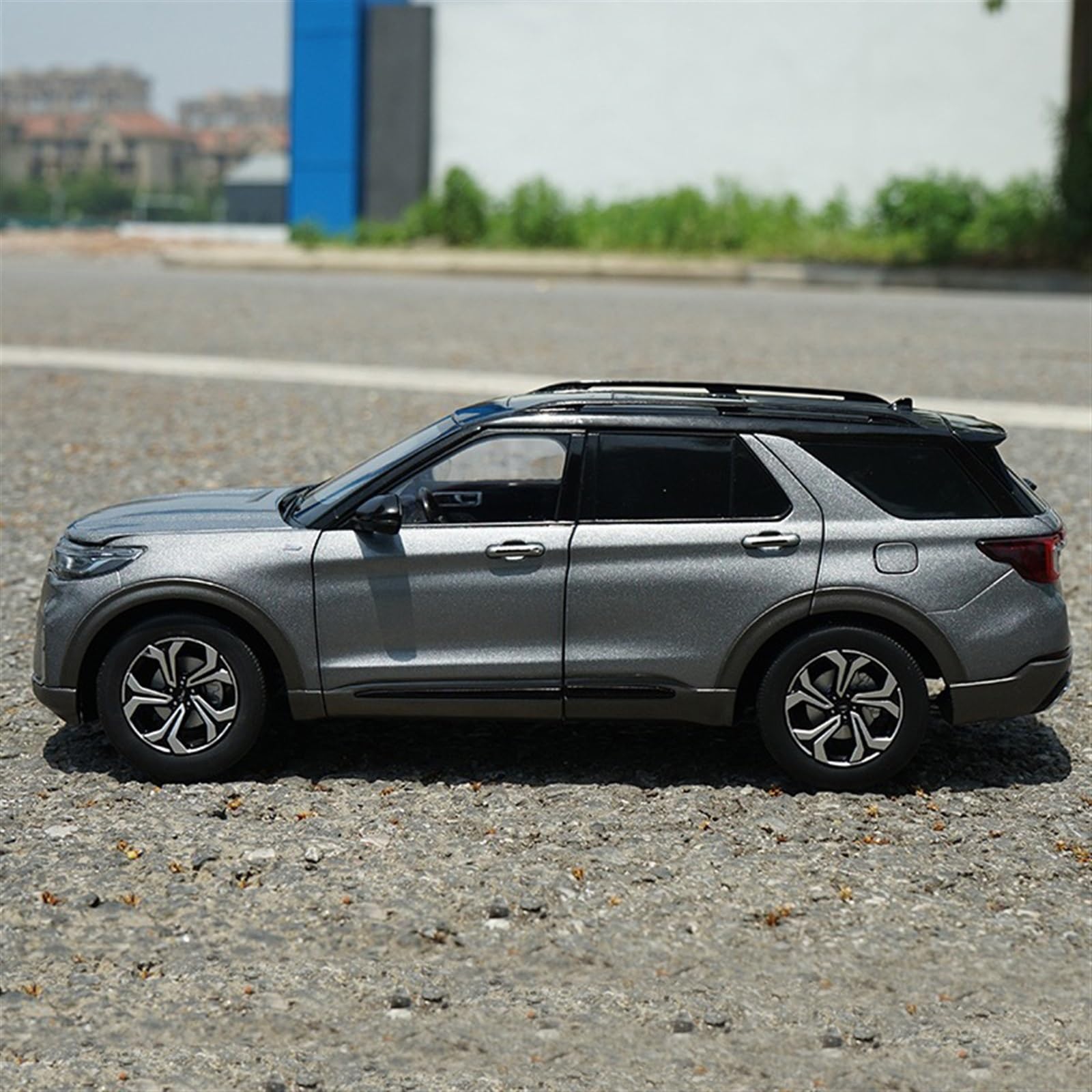 1/18 フォード FORD エクスプローラーExplorer ミニカー 楽天