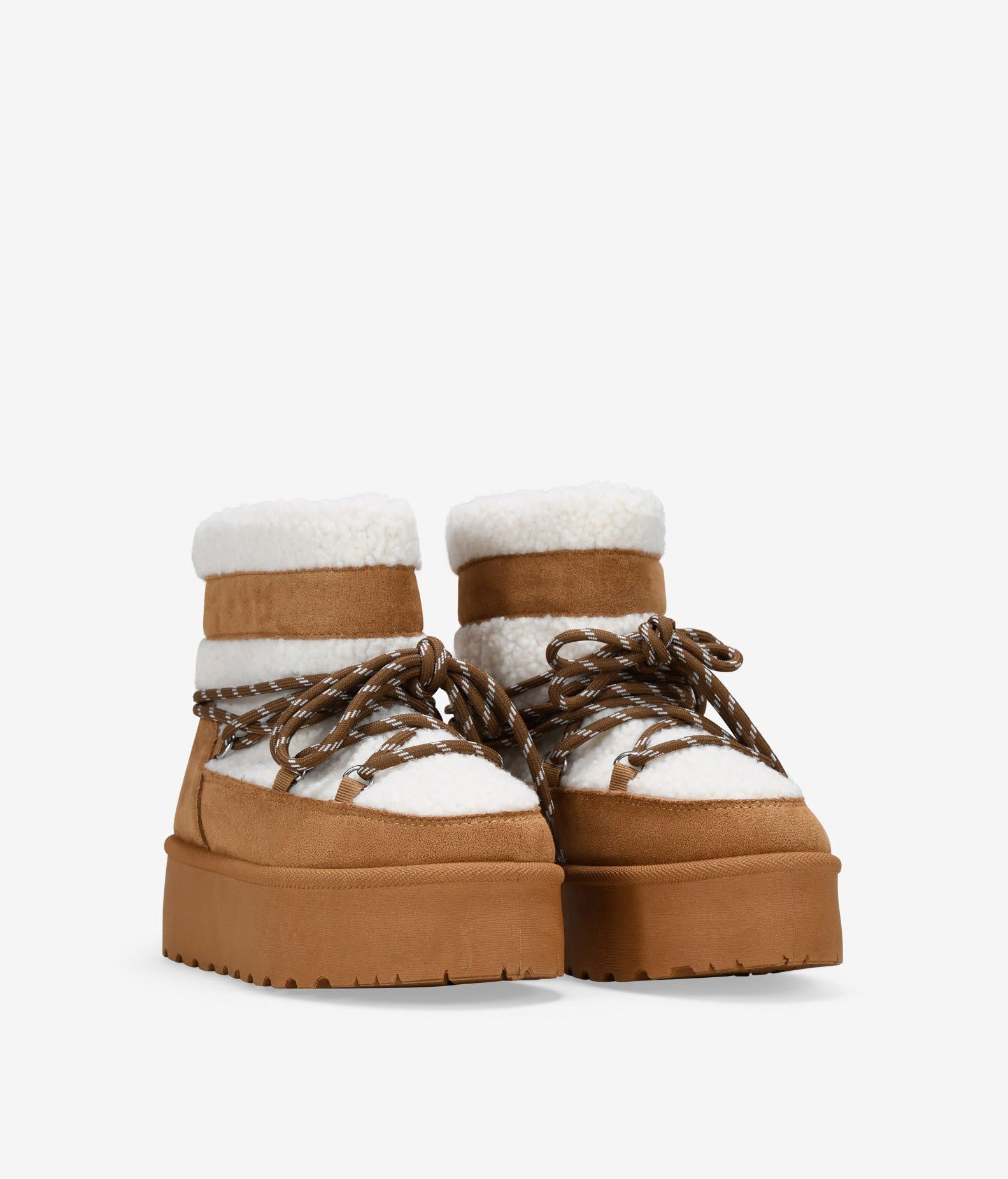 BOSANOVA Botas de Nieve para Mujer con Pelo de Borreguillo Beige y Suela de Plataforma Dentada de 4.5 cm. Cierre Mediante Cordones. No Son Impermeables. Calzado para Mujer