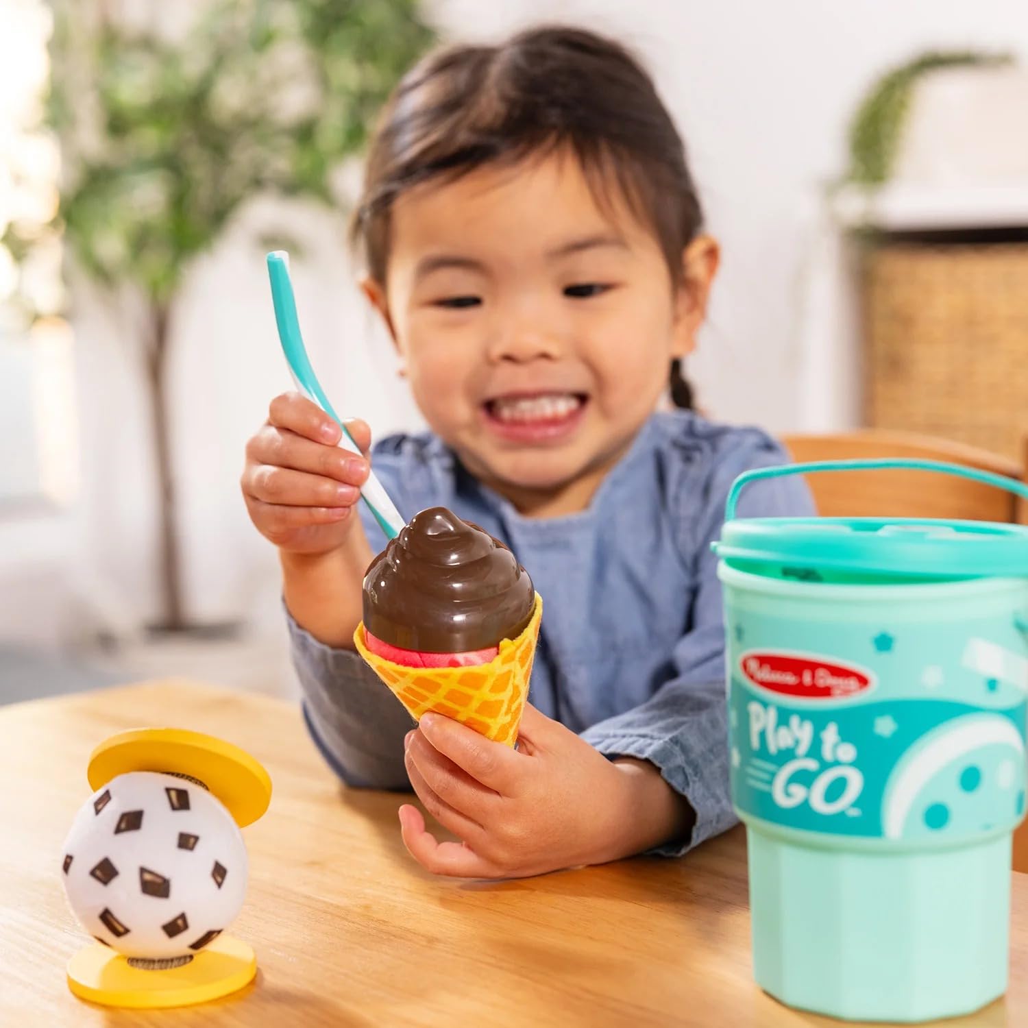 MELISSA & DOUG Play To Go Ice Cream Play Set de juguete, 1 EA