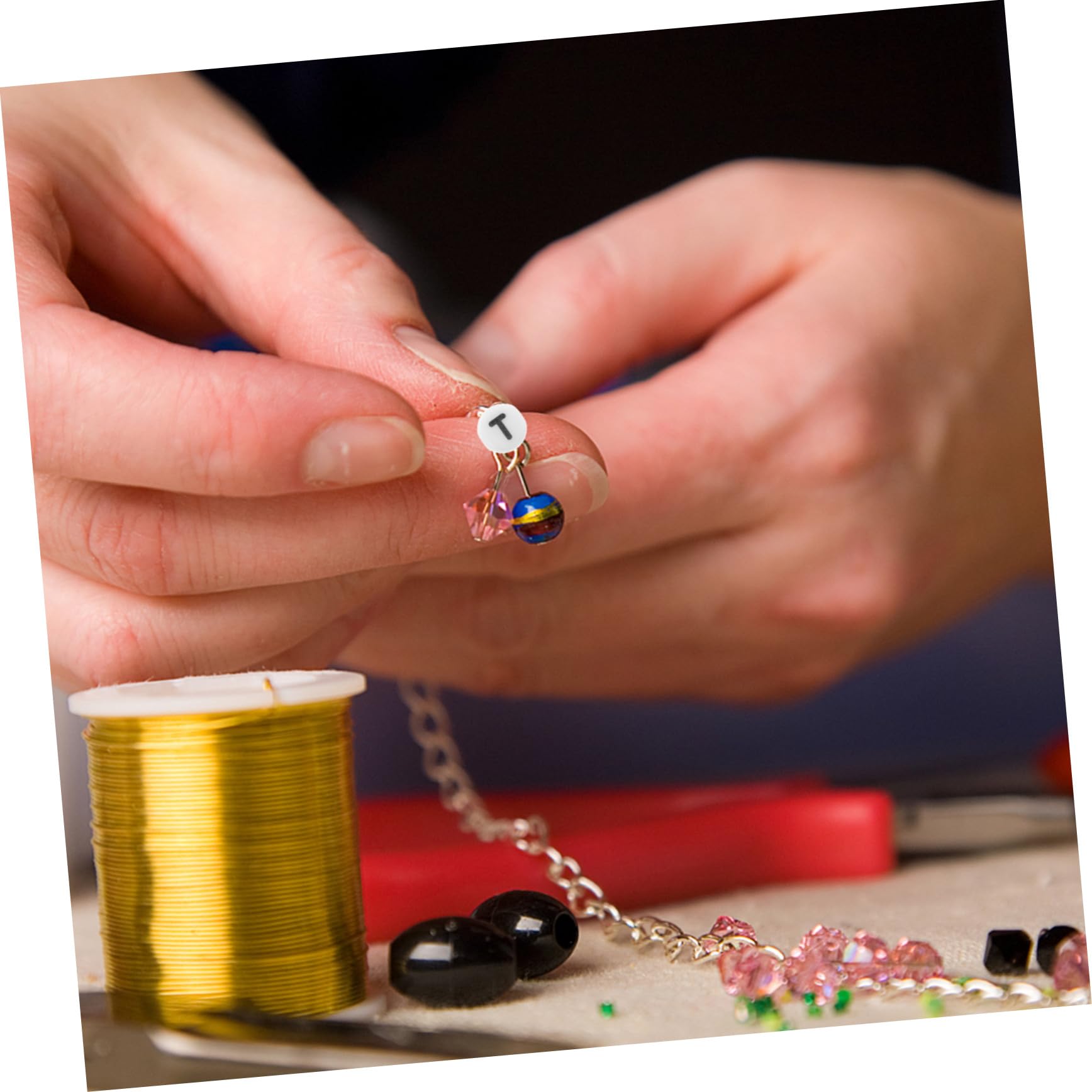 Operitacx 2500pièces Perles Lettres pour Perles Rondes Multicolores pour Création De Bijoux Bracelets Et Accessoires Artisanaux
