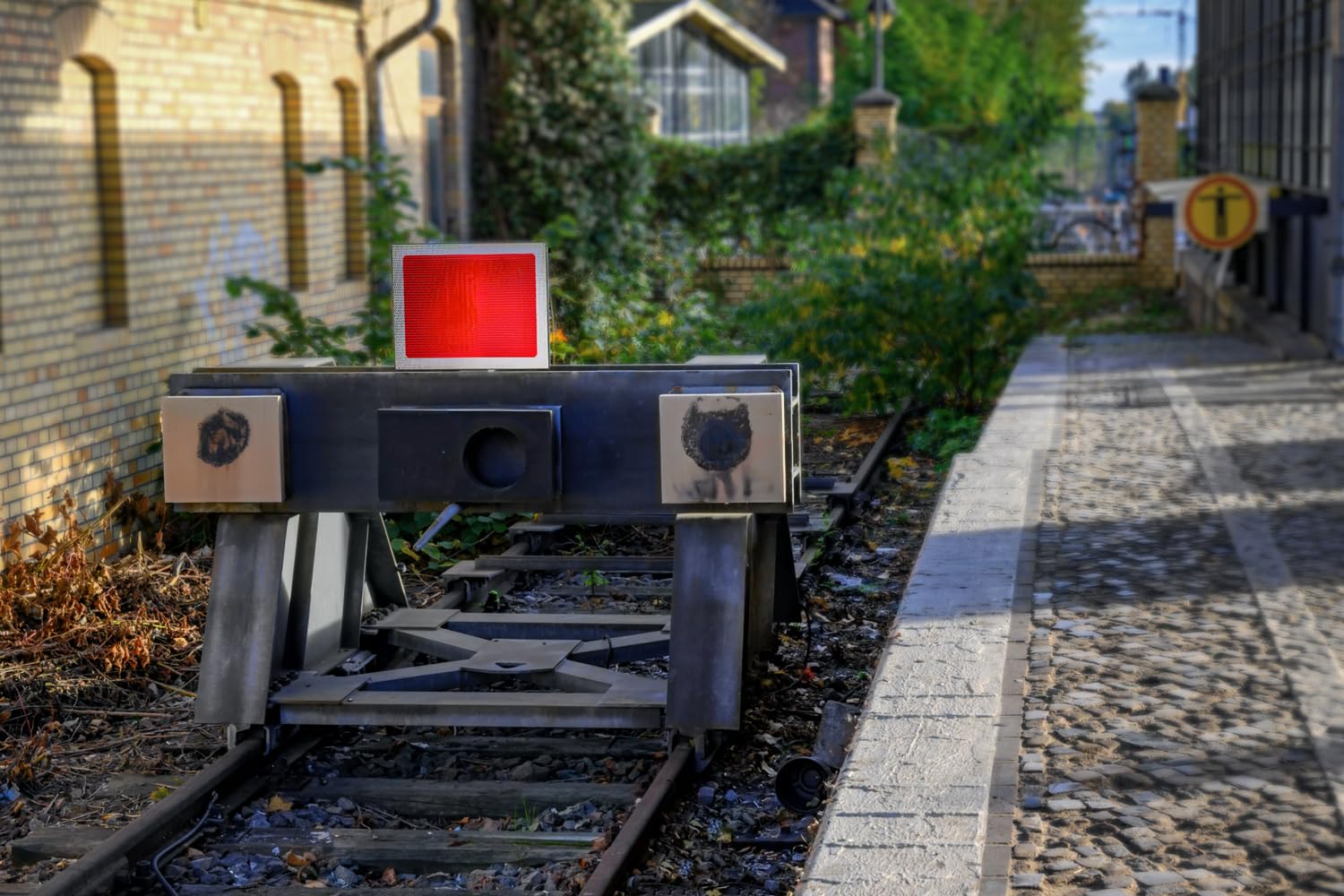 Sh2 Scheibe - Schutzhalt Tafel für Schienenverkehr - reflektierend - rot mit weißem Rand - 550 mm x 440 mm (Aluverbund RA2/C)
