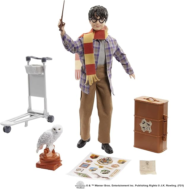 Harry Potter Collectible Platform 9 3/4 Doll (10-Inch), Posable, Travel Fashion, Hedwig, & Accessories, Gift for Collectors and Kids 6 Years+, GXW31