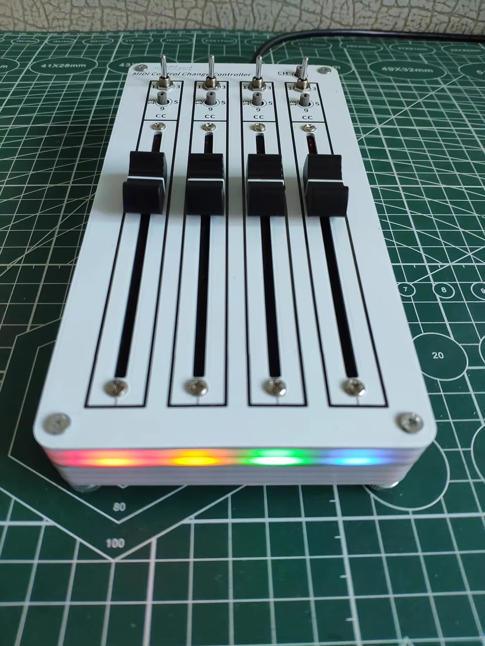 Controlador MIDI CC USB de 4 Faders, Mezclador DAW y Control de Plugins para Producción Musical