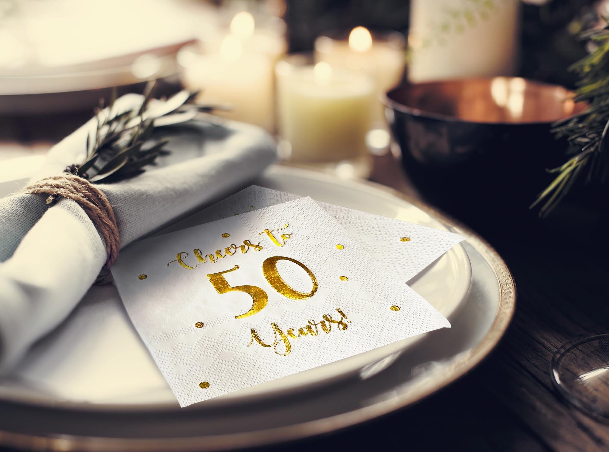 Servilletas de cóctel Cheers to 50 Years | decoraciones de 50 cumpleaños para hombres y mujeres y decoraciones de fiesta de aniversario de boda | 50 servilletas de 3 capas | 5 x 5 pulgadas plegadas