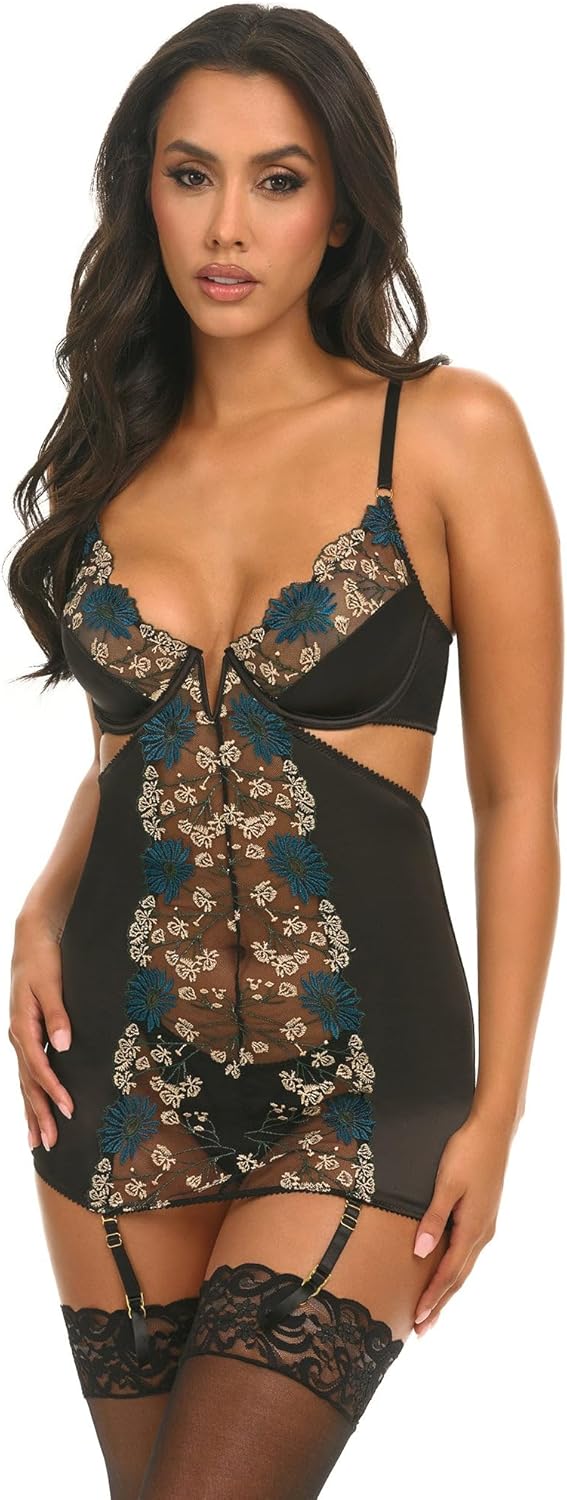 Oh là là Chéri Women's Alani Embroidered Babydoll with Keyhole Details and Matching G-String 70-11395