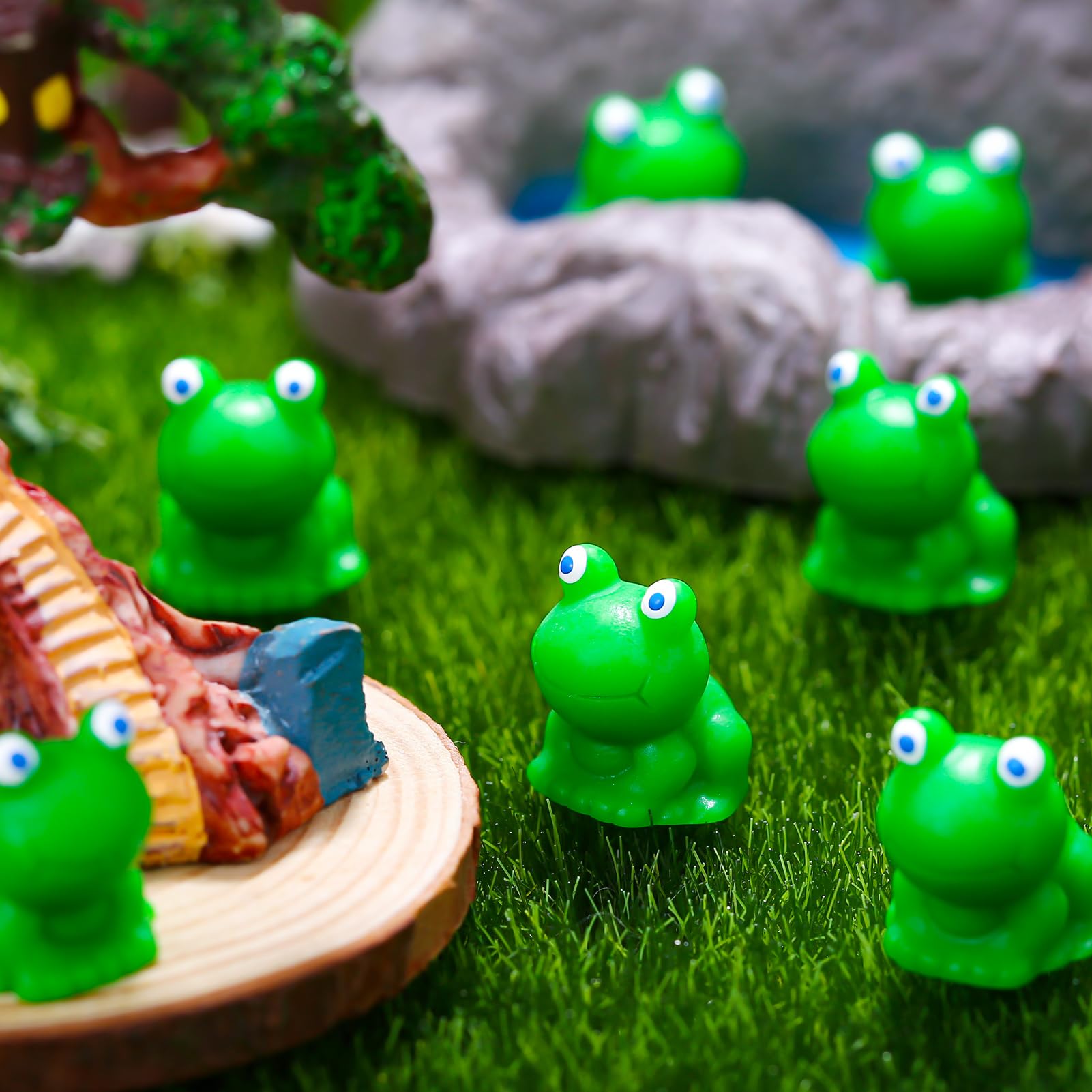 100 Stück Mini Harzfrösche, Grün | 1,7x1,5 Cm | Für DIY, Terrarien, Puppenhäuser & Gartendeko