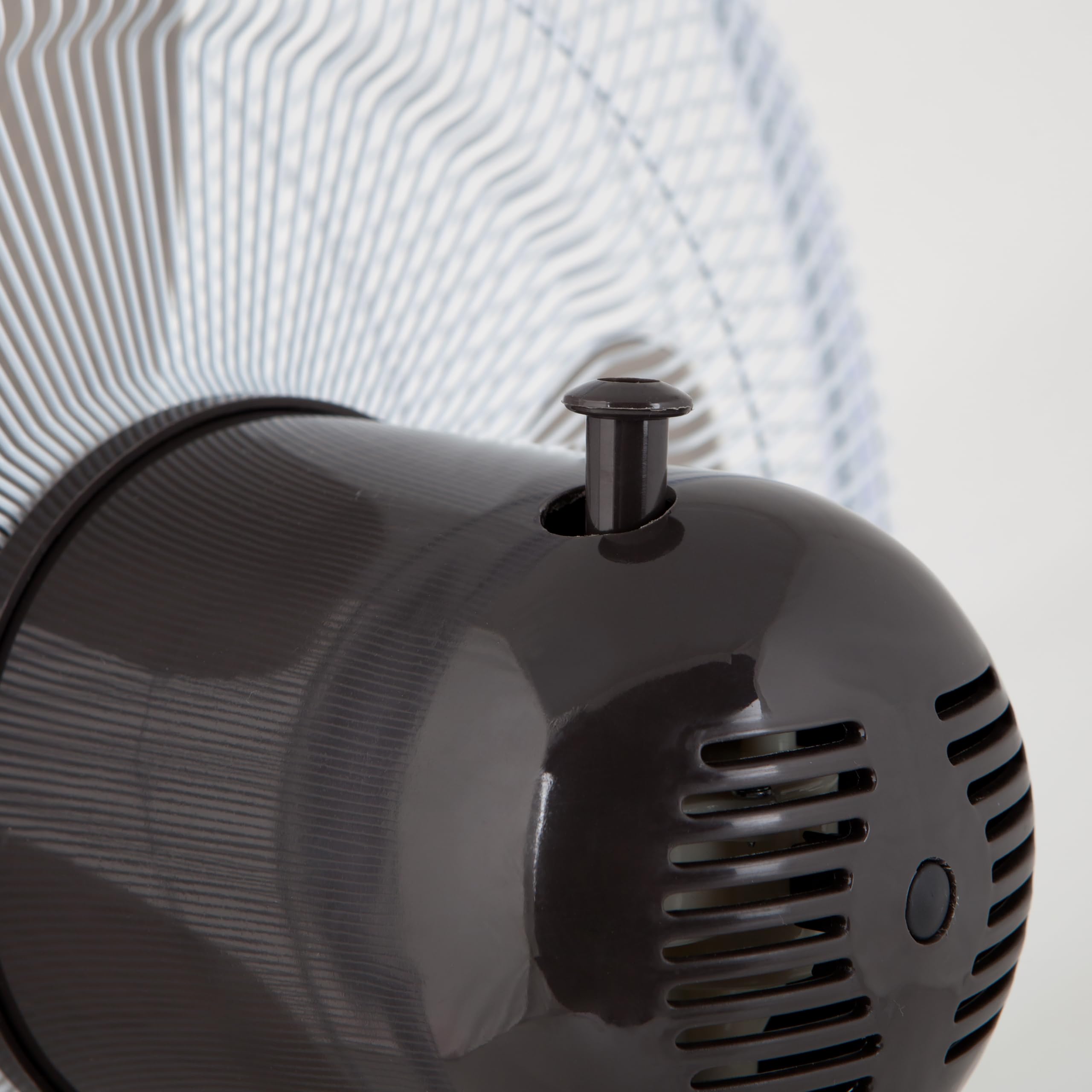 Orbegozo TF 0133, Ventilador de sobremesa, oscilante, 3 velocidades, diámetro hélice 30 cm, asa, 40 W, asa de transporte y rejilla de seguridad, piloto luminoso LED, color blanco