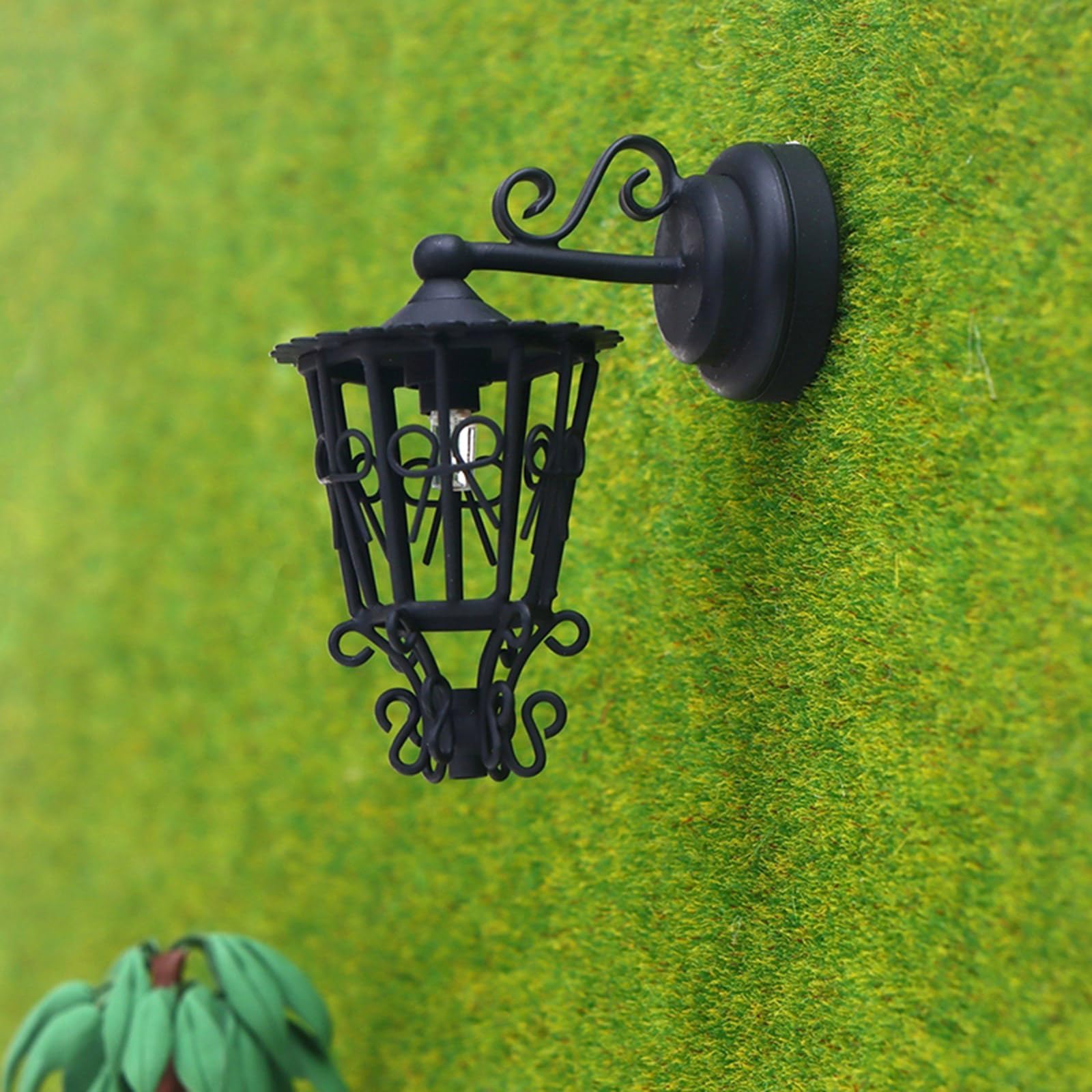 Lampada da parete in miniatura scavata 1/12 in metallo nero lampada da parete per case delle bambole soggiorno corridoio giardino scena decorazione