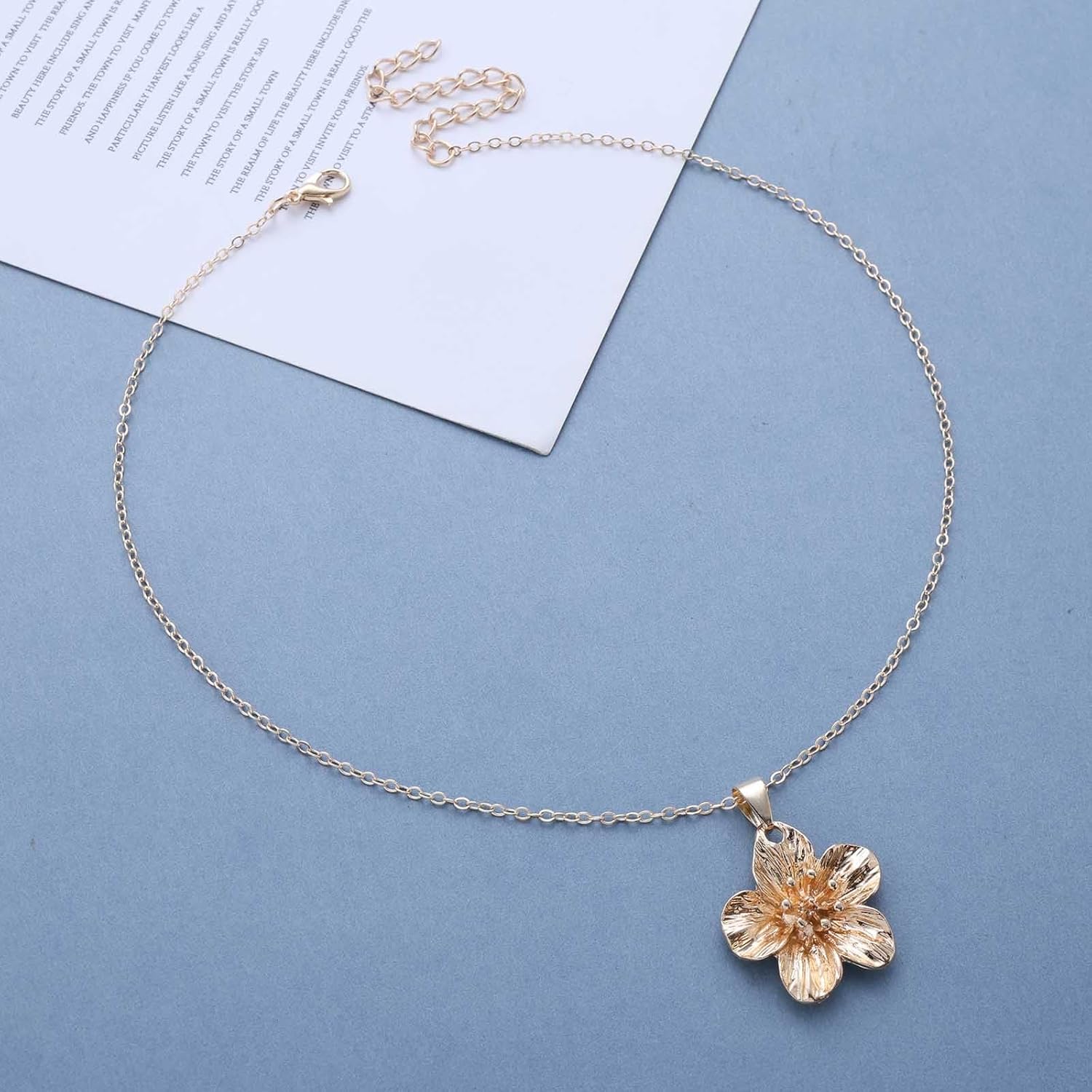 Bohemian Flower Choker Necklace Gold Floral Petal Chain Necklaces Hammered Metal Floral Pendant Necklace 3D Flower Petal Collar Necklaces Jewelry for Women - Image 4