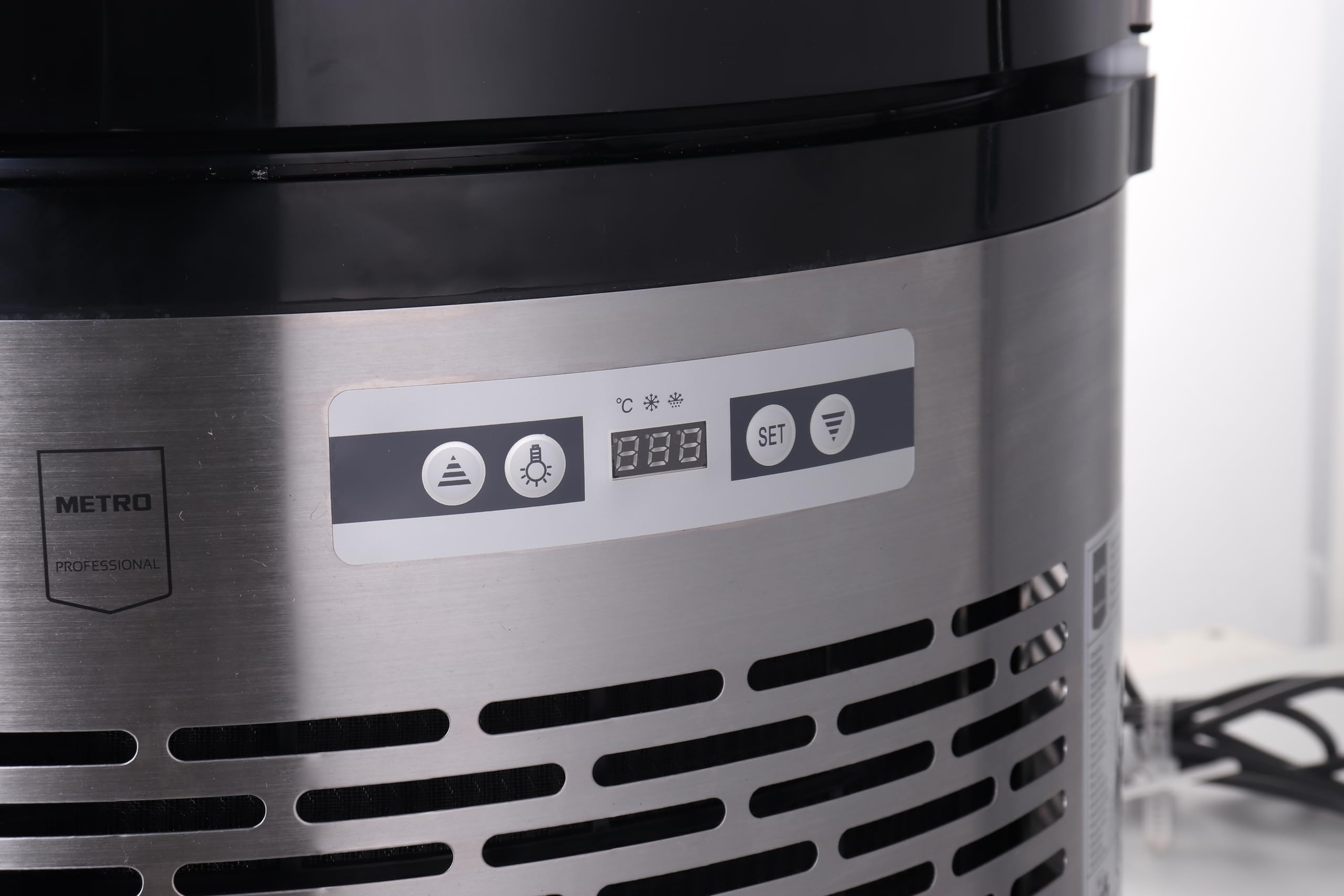METRO Professional Vitrina expositora GRV1100, acero inoxidable/vidrio, 48x48x103 cm, 100L, enfr. por ventilación, 210 W, panel digital, negro/plata