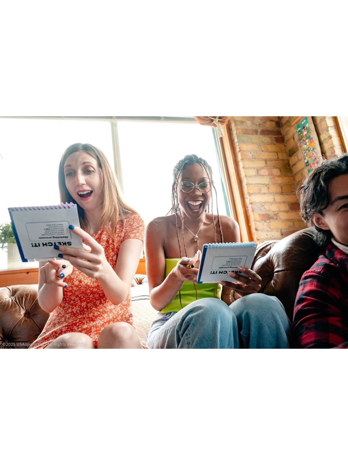 USAopoly Telestrations Refresh Jeu de fête de Famille à partir de 10 Ans 4 à 8 Joueurs 30 Minutes de Temps de Jeu ou Plus