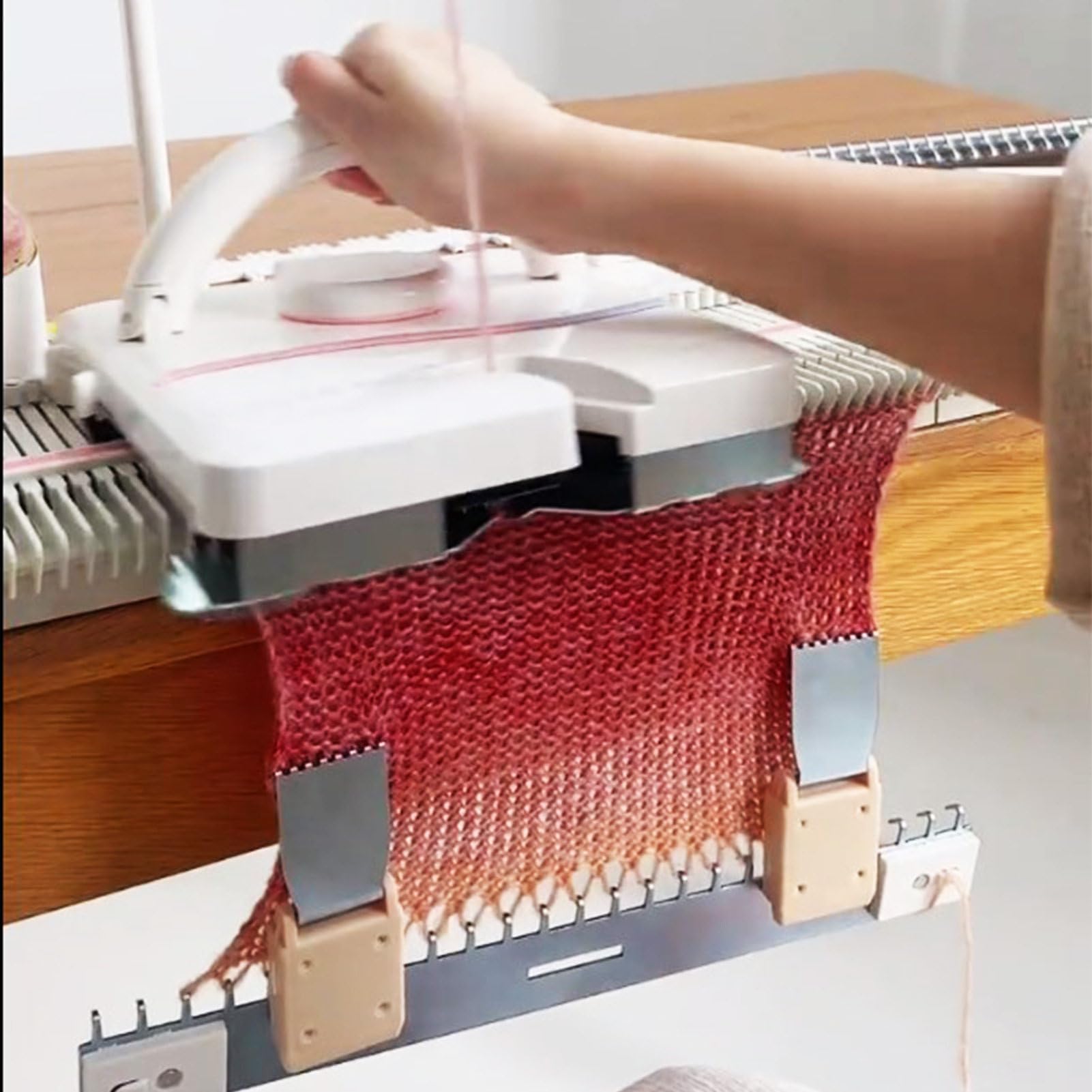 Máquina de tejer semiautomática, 150 puntos, calibre medio, para bufandas y sombreros, incluye agujas de hilo y accesorios para varios patrones de tejer