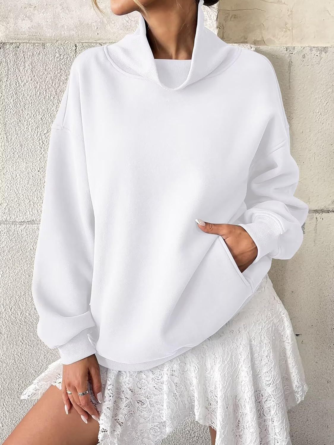 Womens Fleece Sweatshirts with Pockets Oversized Turtleneck Pullover Trendy Long Sleeve Tops Fall Fashion Shirts - Image 4