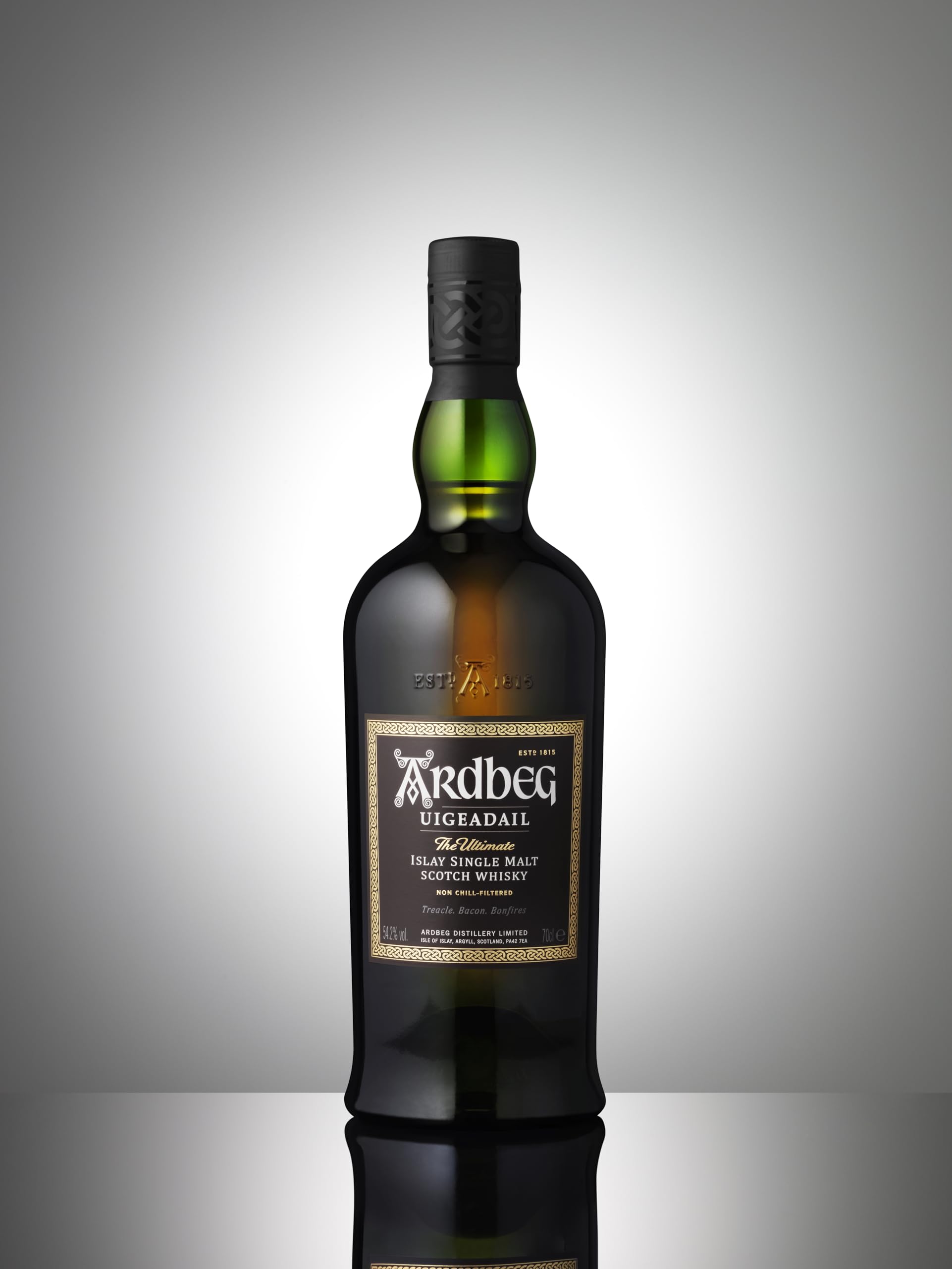 Ardbeg Uigeadail Whisky Single Malt 70cl 54,2% | Whisky single malt 54,2%. Vieilli dans d'anciens fûts de sherry et de bourbon. Profil fumé et boisé.