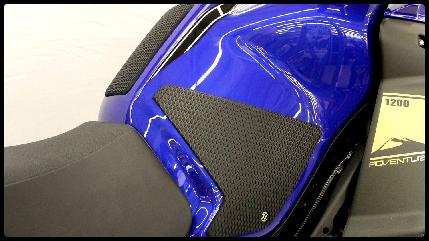 TechSpec Gripster Tank Grips - SUPER TENERE 1200 (2010 – CURRENT) Includes Tank Pro # 60 Design #2 – 62-4012-SS – SnakeSkin