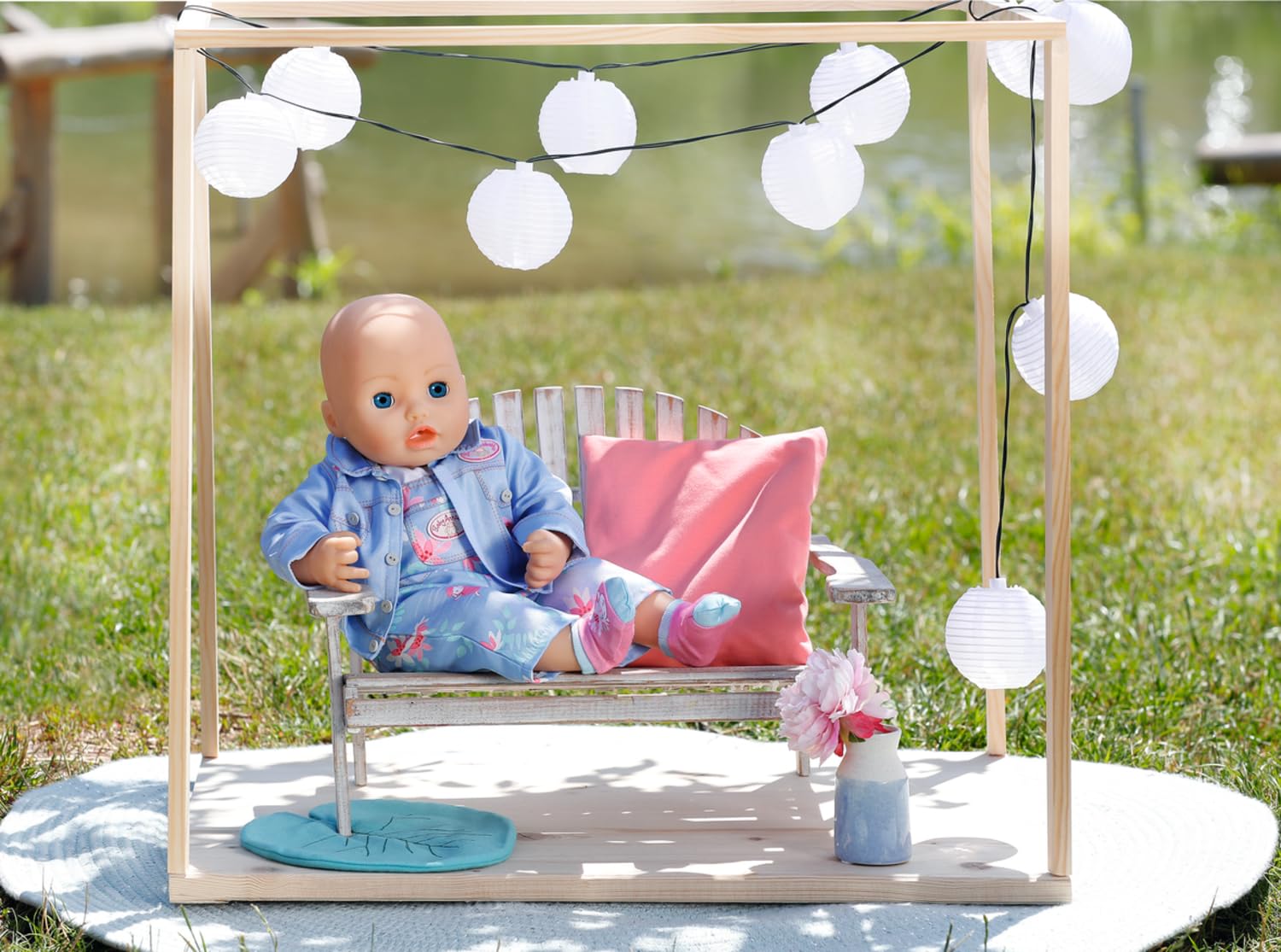 Baby Annabell Active Deluxe Jeans zestaw 43 cm - kwiatowy wzór - łatwy dla małych dłoni, kreatywna zabawa promuje empatię i umiejętności społeczne, dla małych dzieci w wieku od 3 lat - zawiera