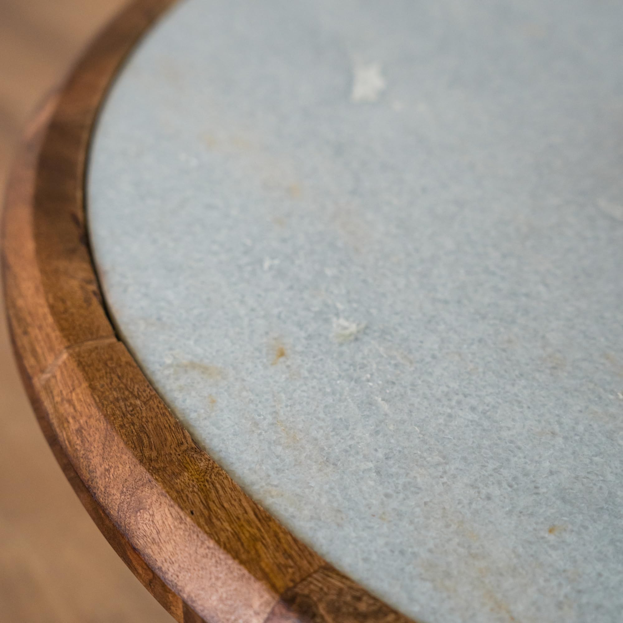 Table Basse Ronde Mira – Table Basse en marbre et Bois pour Salon – Élégance Naturelle et Usage Quotidien – Plateau marbre Blanc et Pieds en manguier – Design Chic et Intemporel