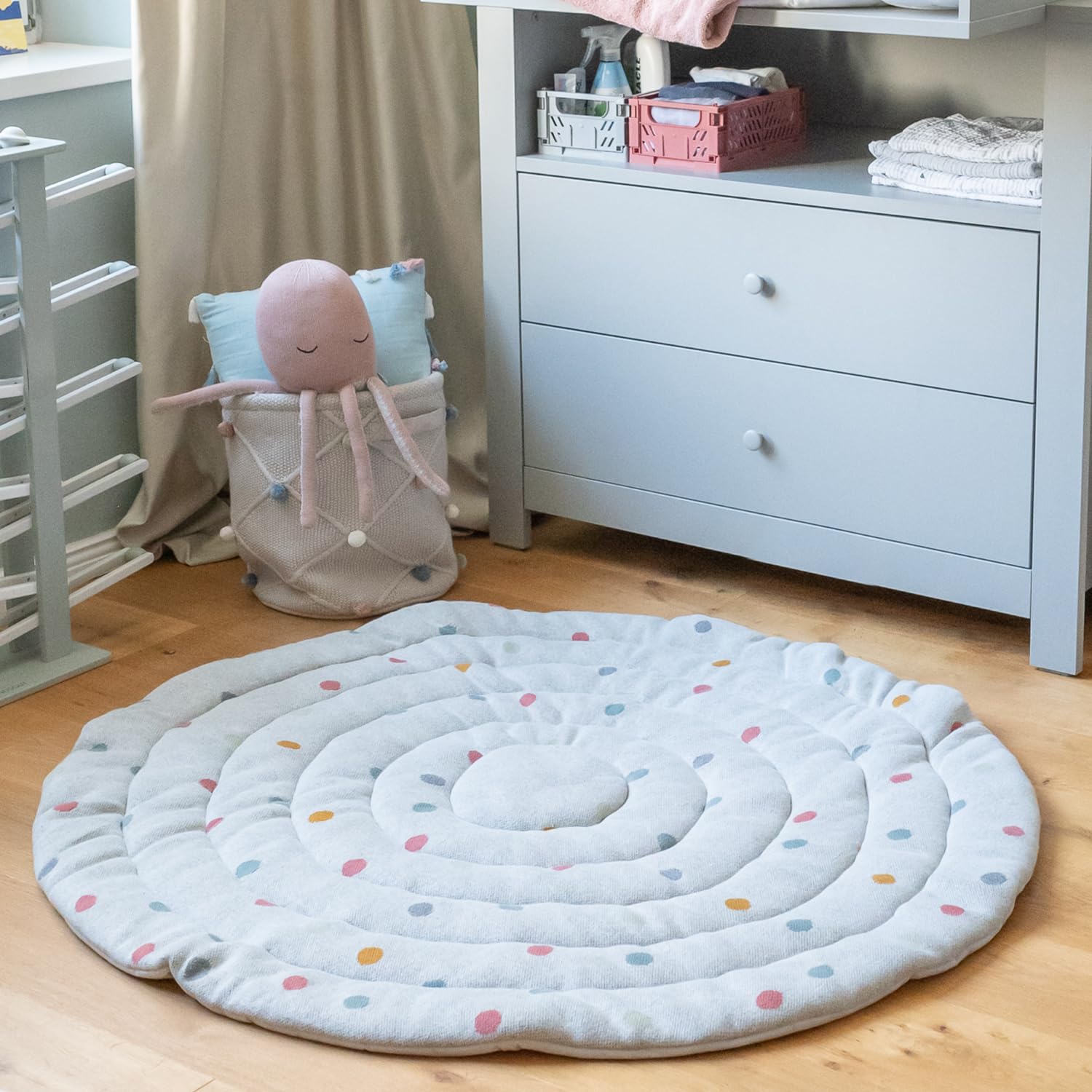 Kindsgut Krabbeldecke Baby rund 120 cm, Baumwolle, Punkte Grau | Gepolsterte Spieldecke 5 cm ab Geburt, OEKO-TEX, Krabbelmatte für Motorik und Bauchlage, waschbar, rollbar, Unisex