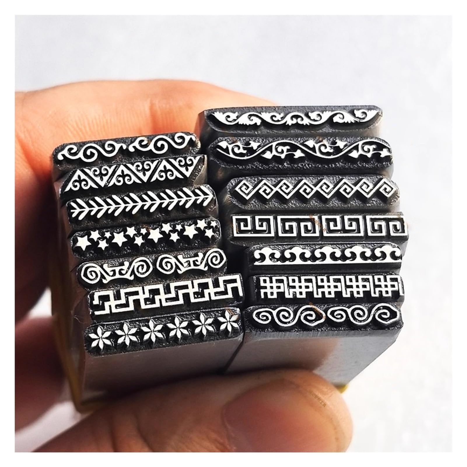 Timbri in Metallo 14 Kit di Progettazione per stampaggio di Metalli, Strumento di Stampa in Acciaio al Carbonio Fai da Te, Sigillo in Pelle per Gioielli Personalizzati