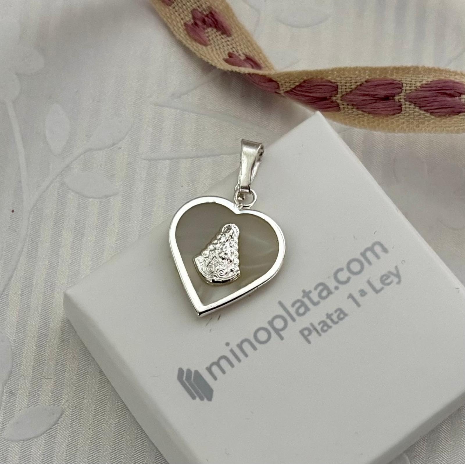 Colgante Corazón Virgen del Rocío, Plata de Ley 925 con Nácar Blanco Natural, 25mm, Unisex