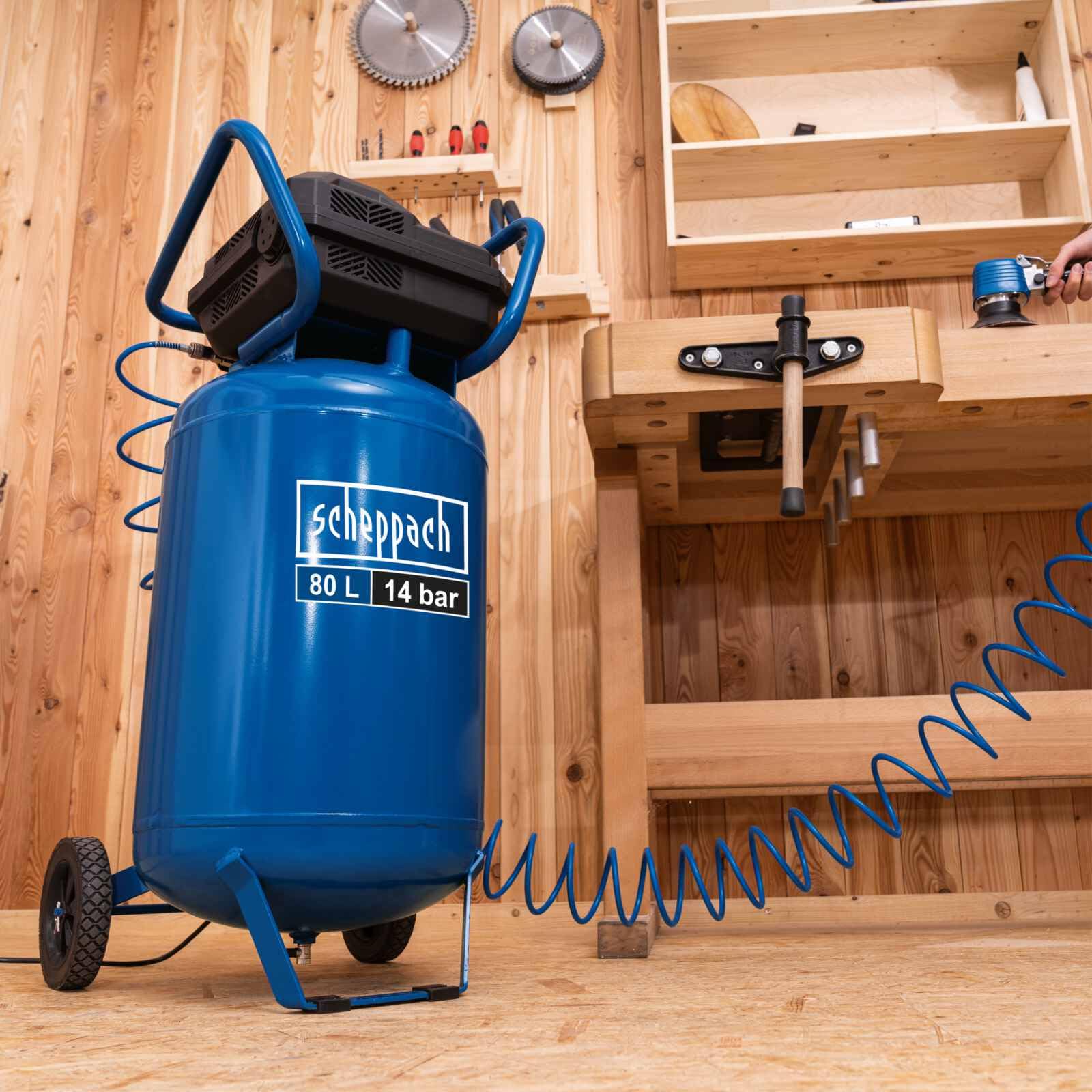 Scheppach Compresseur à air vertical HC85V | 14 Bar | Cuve 80L | Sans huile & peu d'entretien | 1600 W | Admission d'air 330 L/min | 2 raccords rapides et 2 manomètres | Transport facile