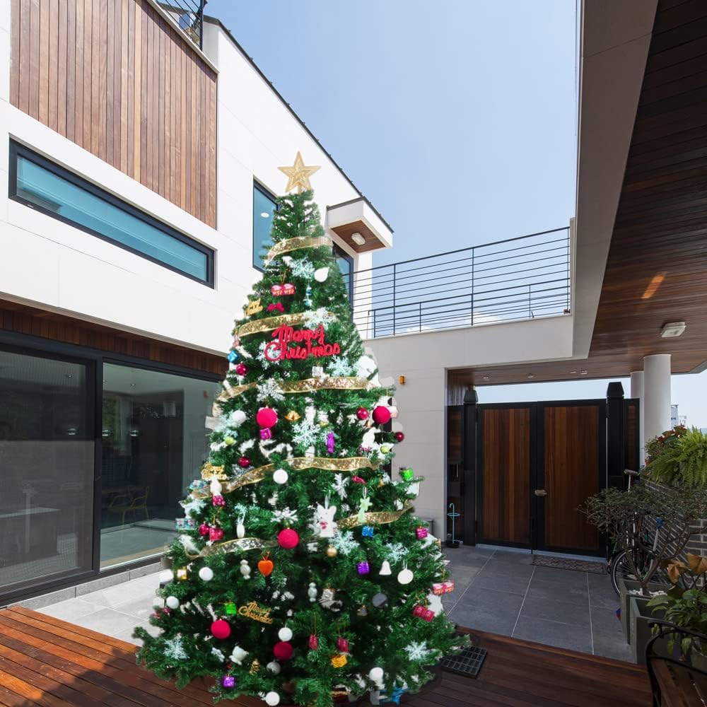 Albero di Natale artificiale in abete rosso PLKO da 10 piedi con cerniera in un patio esterno