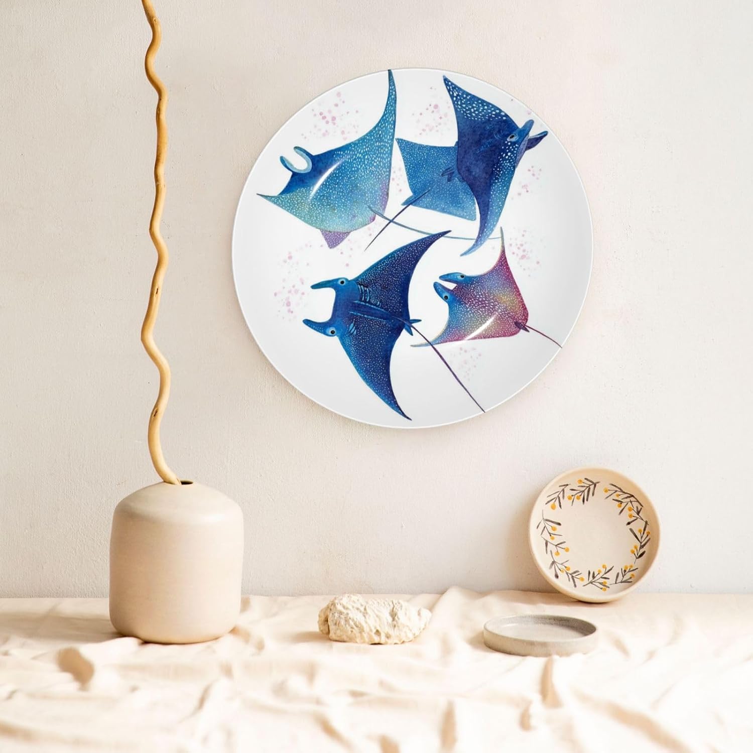 Decorative Plate 10in Bone China Dessert Plates with Display Stand Ceramic Ornament Ceramic Sea Animals Stingrays Decorative Plates Art Crafts Porcelain Plate for Home Club Living Room