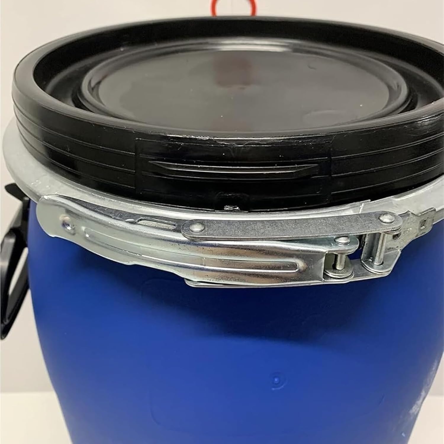Niebieskie plastikowe beczki, beczka do przechowywania wody klasy z pokrywką i pierścieniem zatrzaskowym Plastikowy bęben na wodę do szczelnego pojemnika z uchwytami(60L)