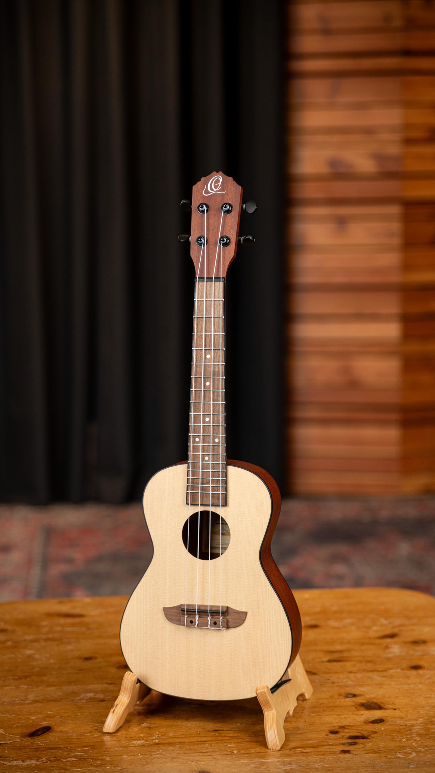 Ortega Guitars Ukulélé Concert Acoustique – Série Bonfire – Épicéa / Sapele, Naturel (RU4)