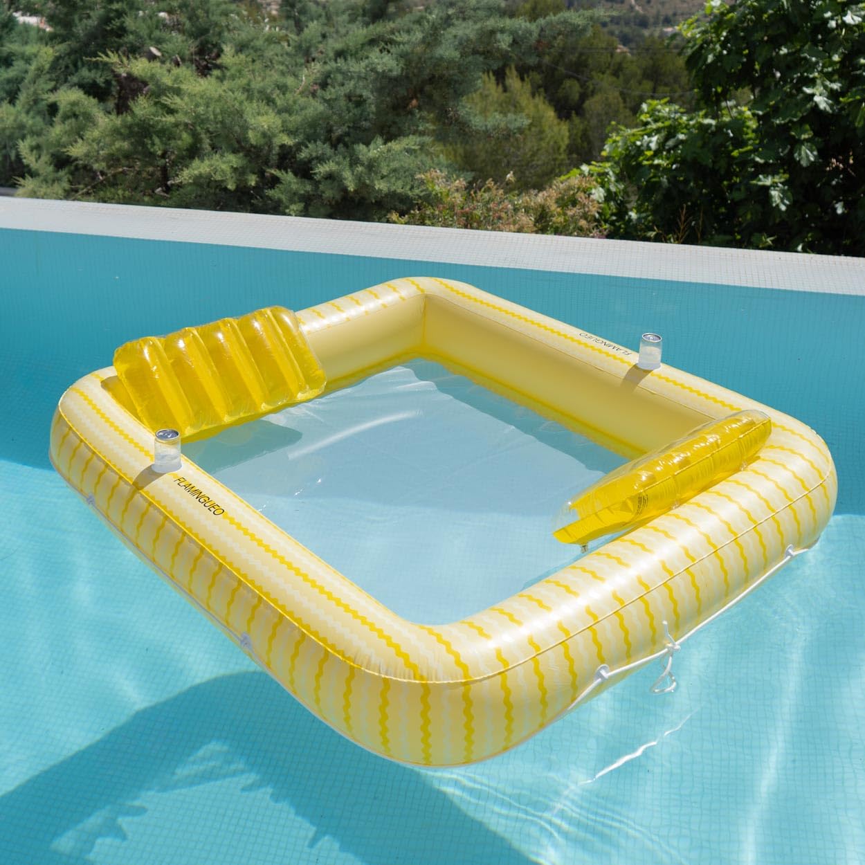 Flamingueo Colchoneta Piscina - Flotador Playa - Tamaño Extra Grande - Base de Rejilla - Dos Posavasos - Dos Almohadas Extraíbles