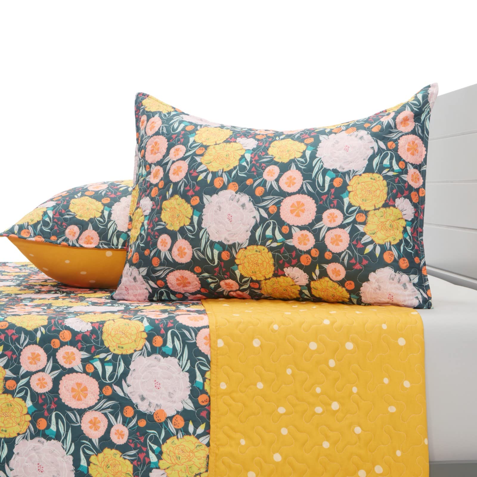 Where The Polka Dots Roam Floral Quilt Bedding Set - Complete Floral Quilt Bedspread with 2 Pillowcases or Shams - Bright Aesthetic Prints - Available in 3 Sizes - Fadeproof & Machine Washable