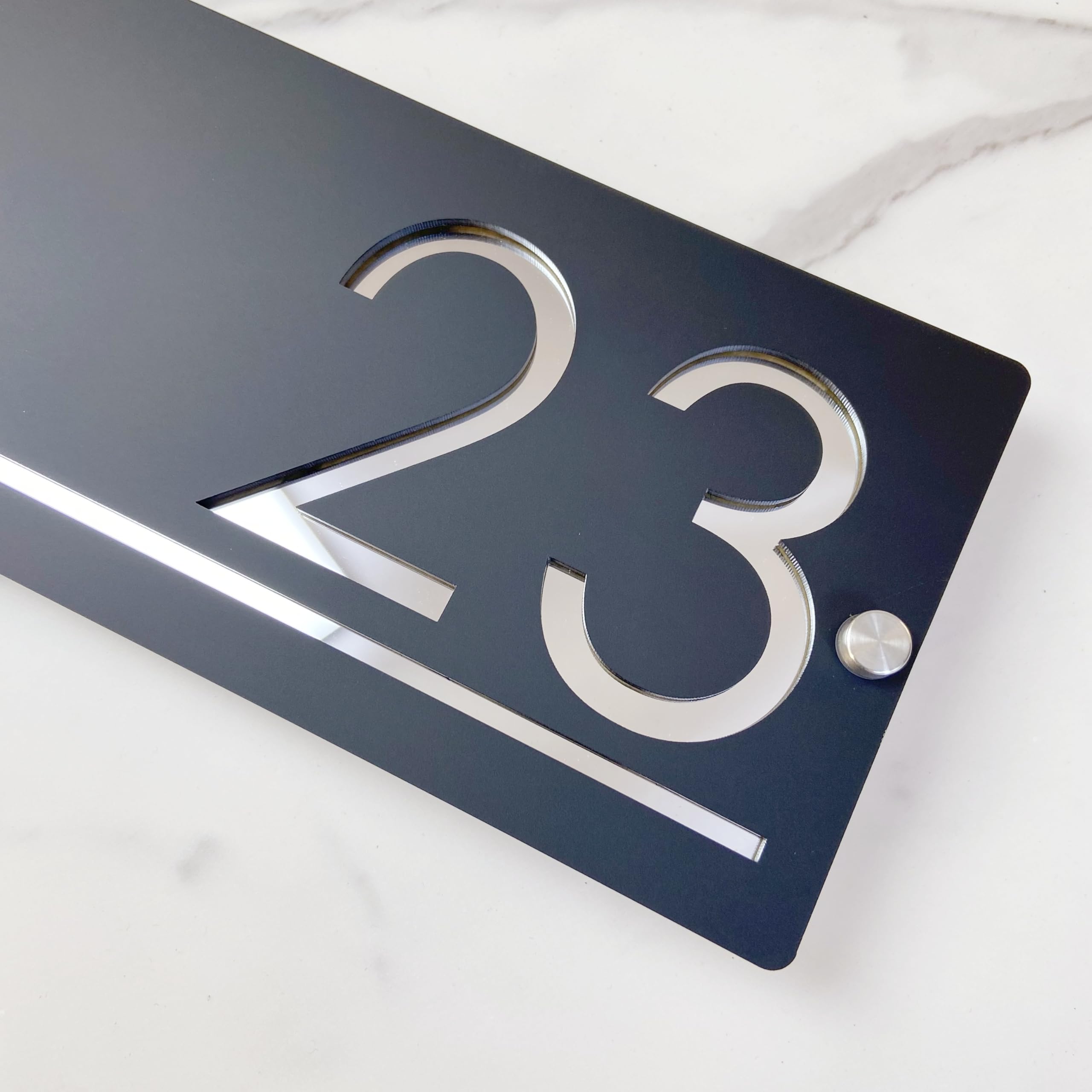 Placa de número de casa al aire libre, Diseño suspendido placa de número de casa personalizada, letrero de nombre de calle 3D cortado con láser acrílico moderno (negro&plata)
