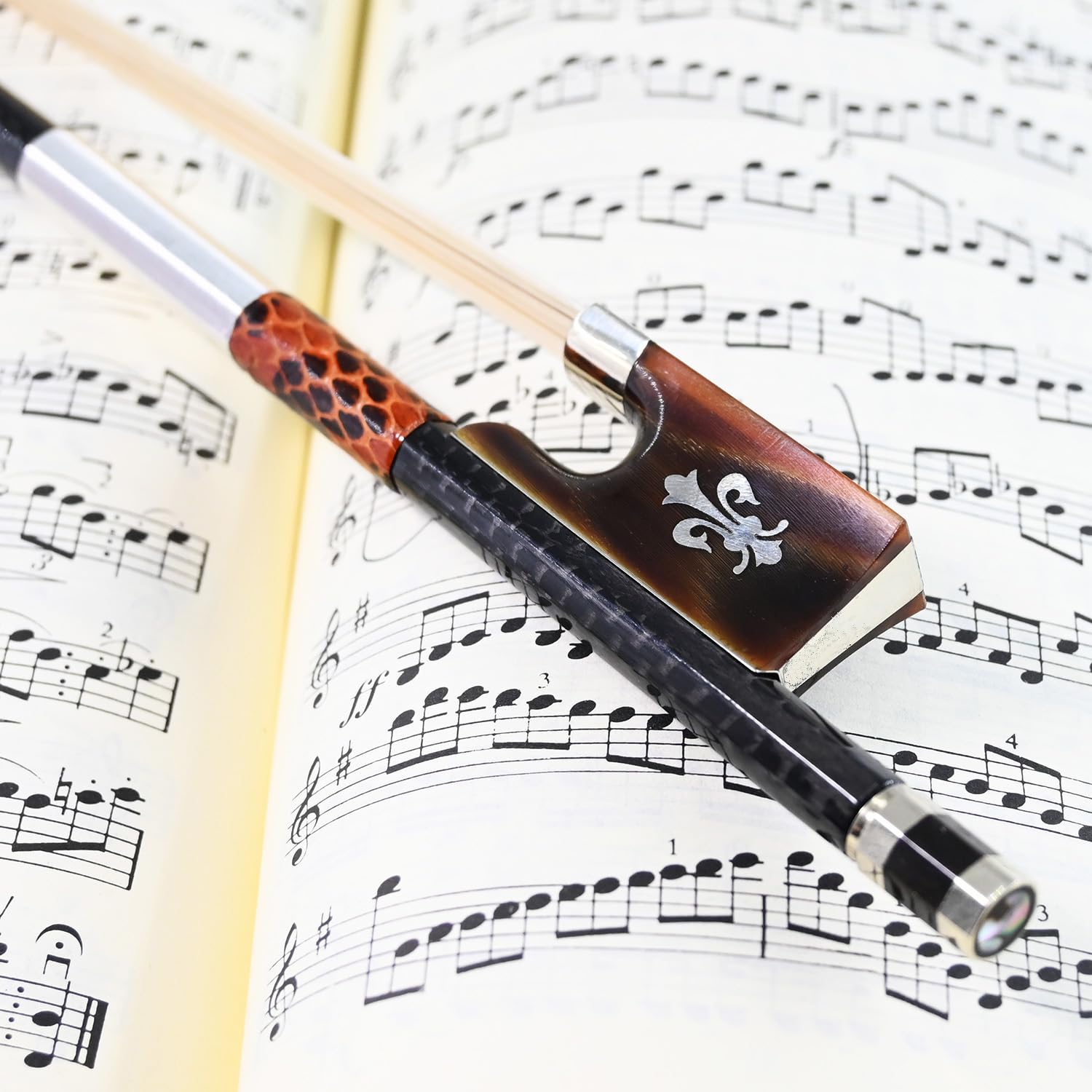 Arco de violín de fibra de carbono de tamaño 4/4 elegante rana de cuerno de buey rojo y tornillo Fleur De Lys