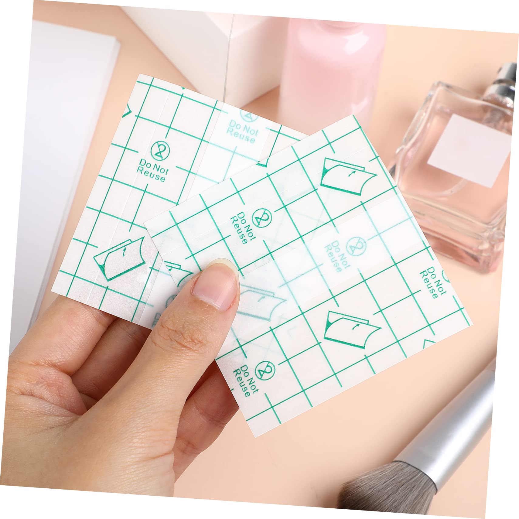 KONTONTY 200Pcs Disposable Makeup Mixing Palettes Adhesive Hand Palette Stickers for Liquid Foundation Lipstick Concealer for Makeup Artists Salons and Home Use