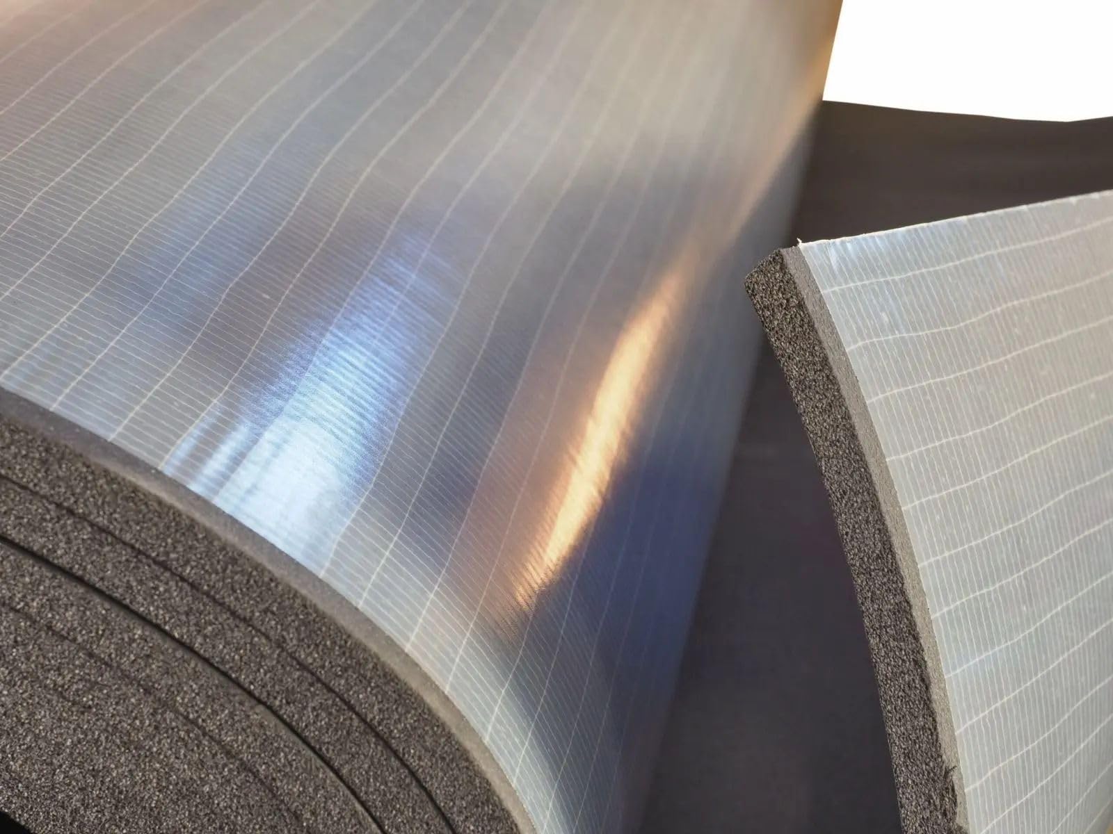 SET XS 5 m², bestehend aus 1 Karton INSULATE 19 mm (5 m²) und 1 Rolle Klebeband FIX (50x3 mm) selbstklebend, Dämmung aus Kautschuk für Fahrzeuge Camperausbau , Camper Dämmung