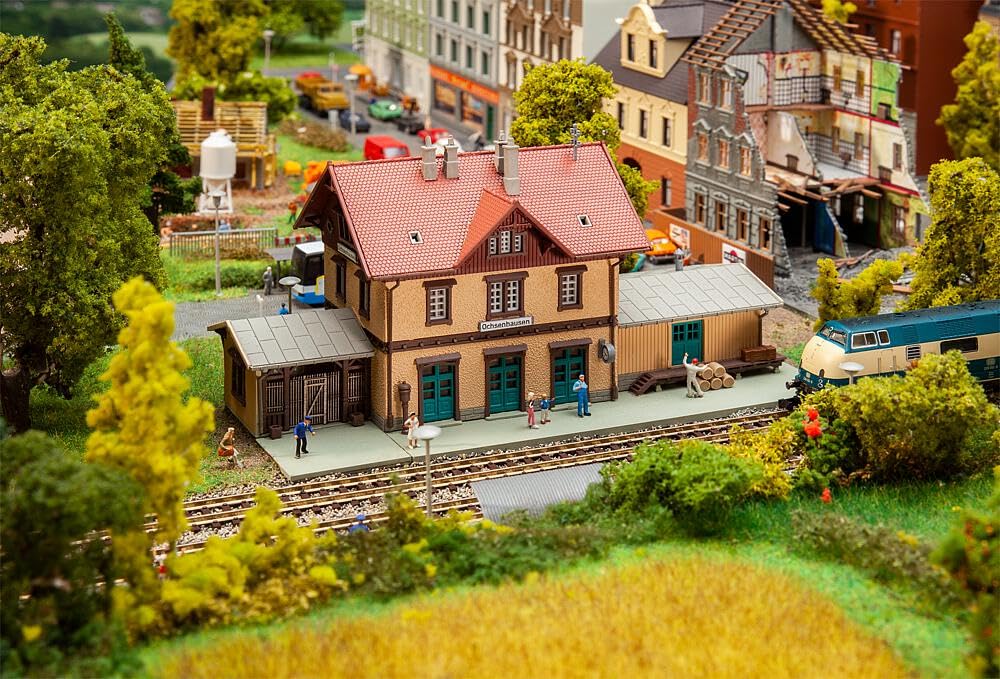 Faller FA212122 - Kit per modellismo Ferroviario Ochsenhausen, Colore: Multicolore