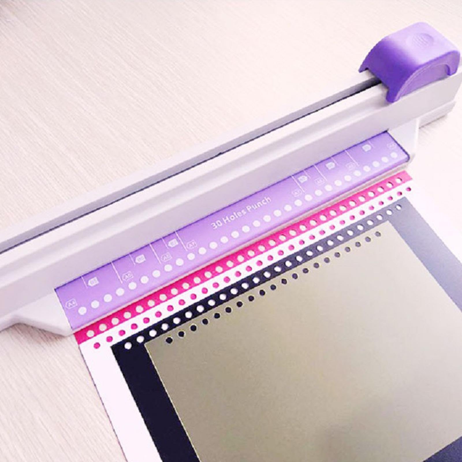 Perforatrice da tavolo regolabile per fogli A4 con 30 buste per lavori di bricolage in classe, che rende il processo di perforazione più semplice e senza sforzo.