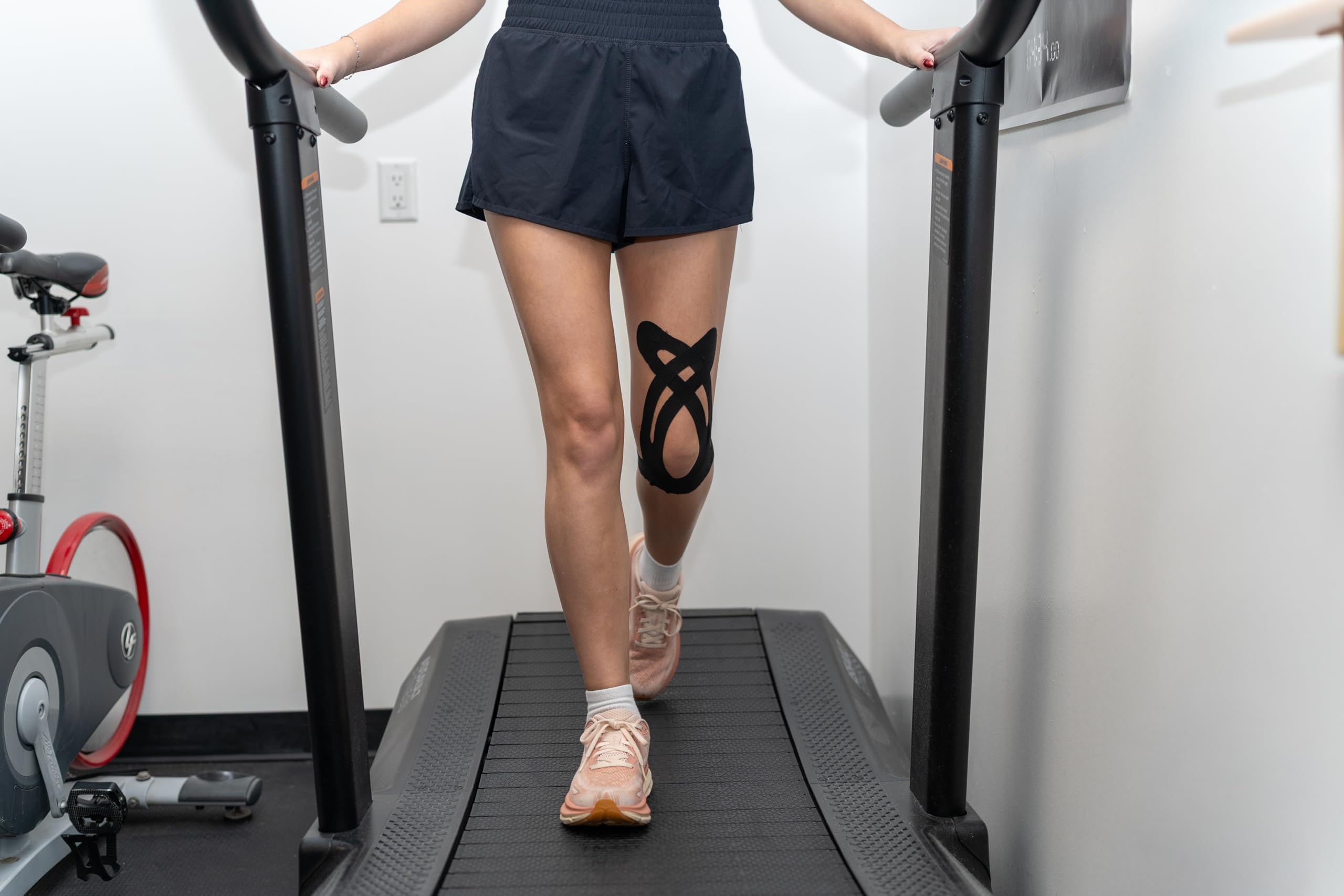 Vorgeschnittenes Kinesiologie-Tape (20 Stück), schwarz, elastisch, wasserdicht, latexfrei, atmungsaktiv, Muskel- und Gelenkunterstützung für Laufen, Sport und Erholung.