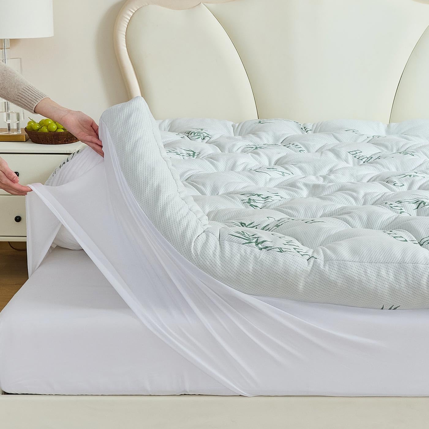 Whatsbedding Memory Foam Mattress Topper, Fluffy 5 Inches Thick Slow Rebound Memory Foam Topper with Cooling Viscose Made from Bamboo Cover, 2300 GSM Pillow Top Mattress Topper with Deep Pocket