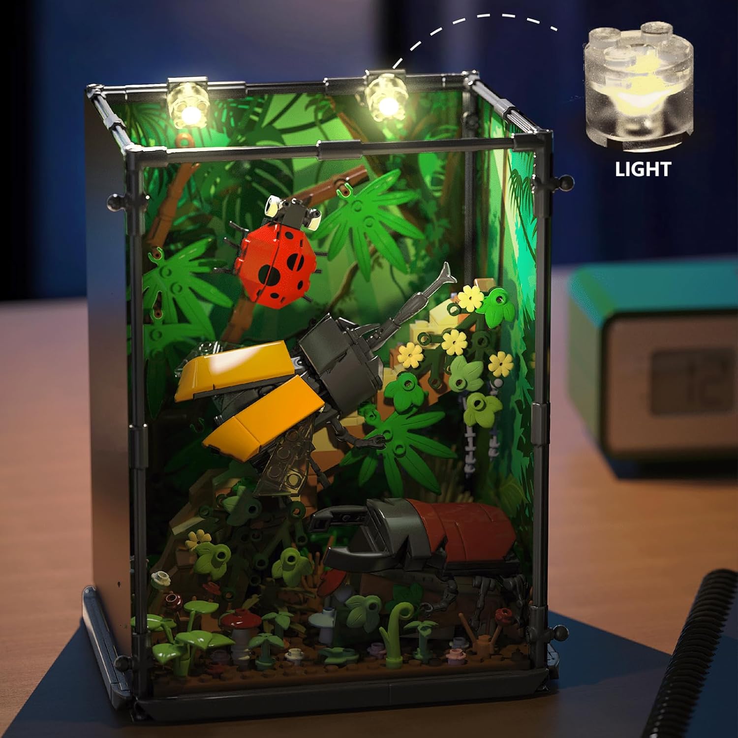 Insect Collection Building Set, Animal Insect Building Blocks Toys, Compatible with Lego Insect Fish Tank Style Display Set, Gift for Boys and Girls Over 8 Years Old and Adult (552 PCS)