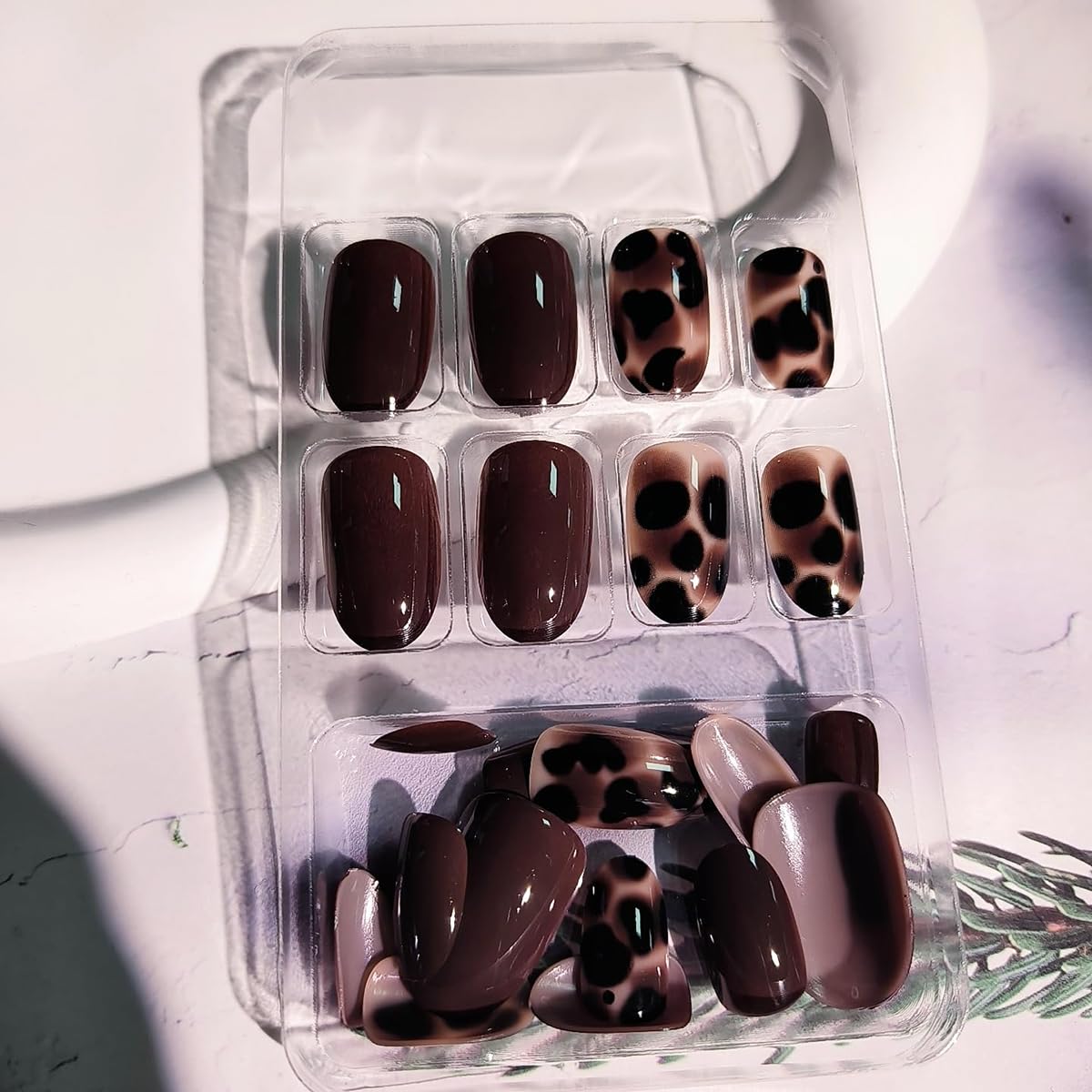 Short Oval Press on Nails Tortoise Shell Fake Nails with Design Brown Nails Press ons Cute Leopard Print False Nails Acrylic Artificial Full Cover Nail Tips Short Glue Stick on Nail for Women