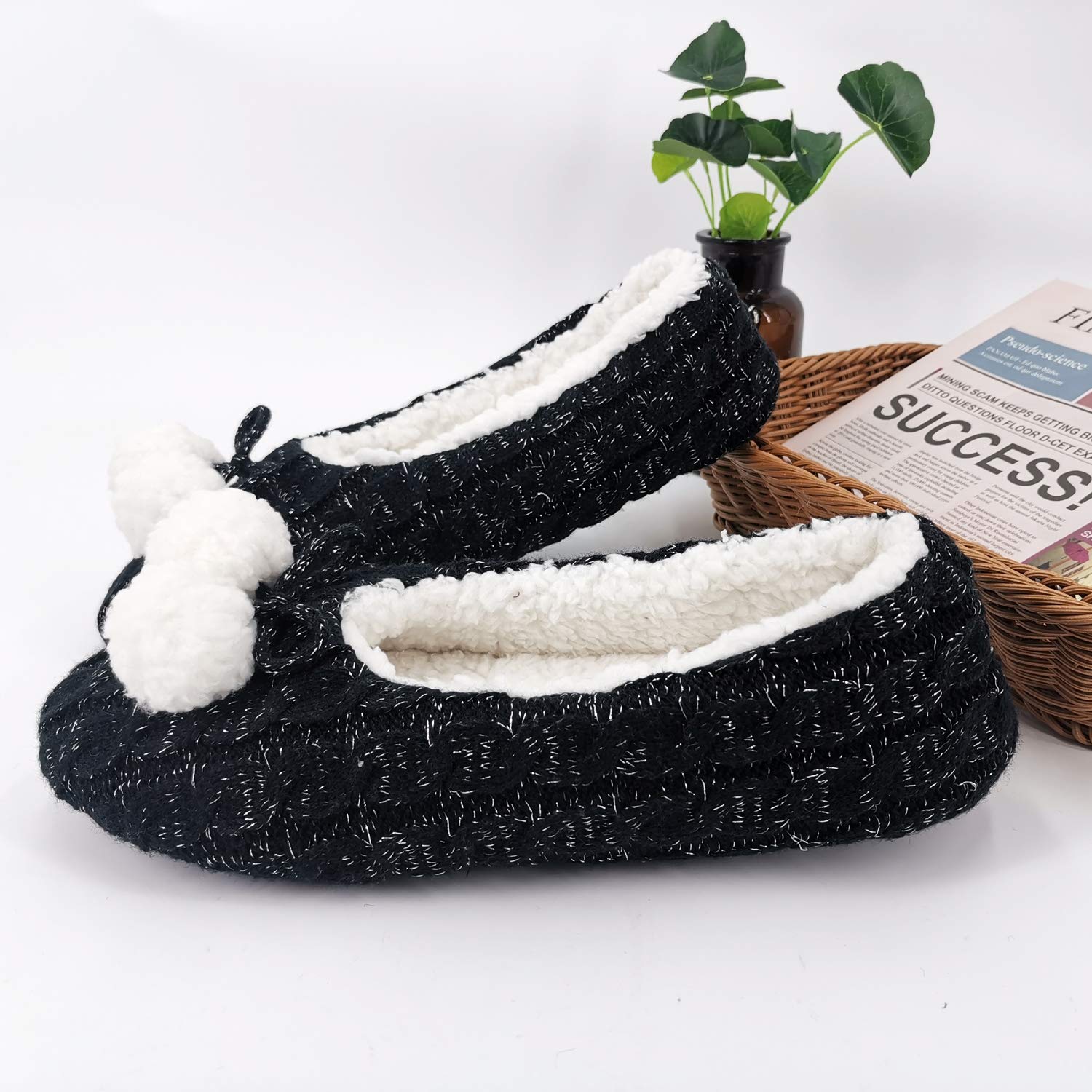 Zapatillas de casa de punto cálido para mujer, estilo de bailarina/zapatos de ballet para interiores con pompones, forro polar de Sherpa sintética, suelas de goma antideslizantes