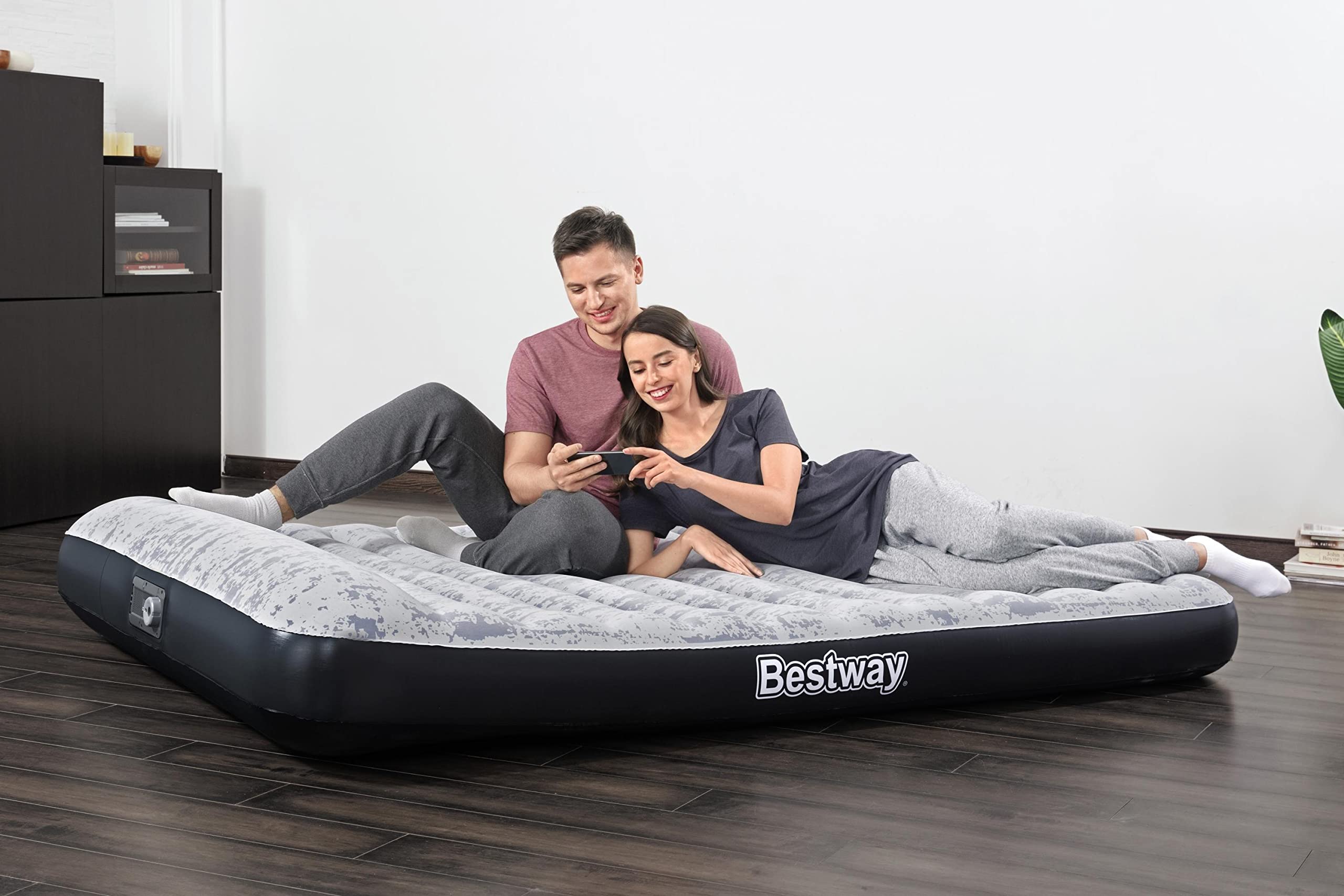 Bestway 67836 Materasso gonfiabile matrimoniale Fashion Flock Top da 2.03 m x 1.52 m x 12 m con pompa integrata