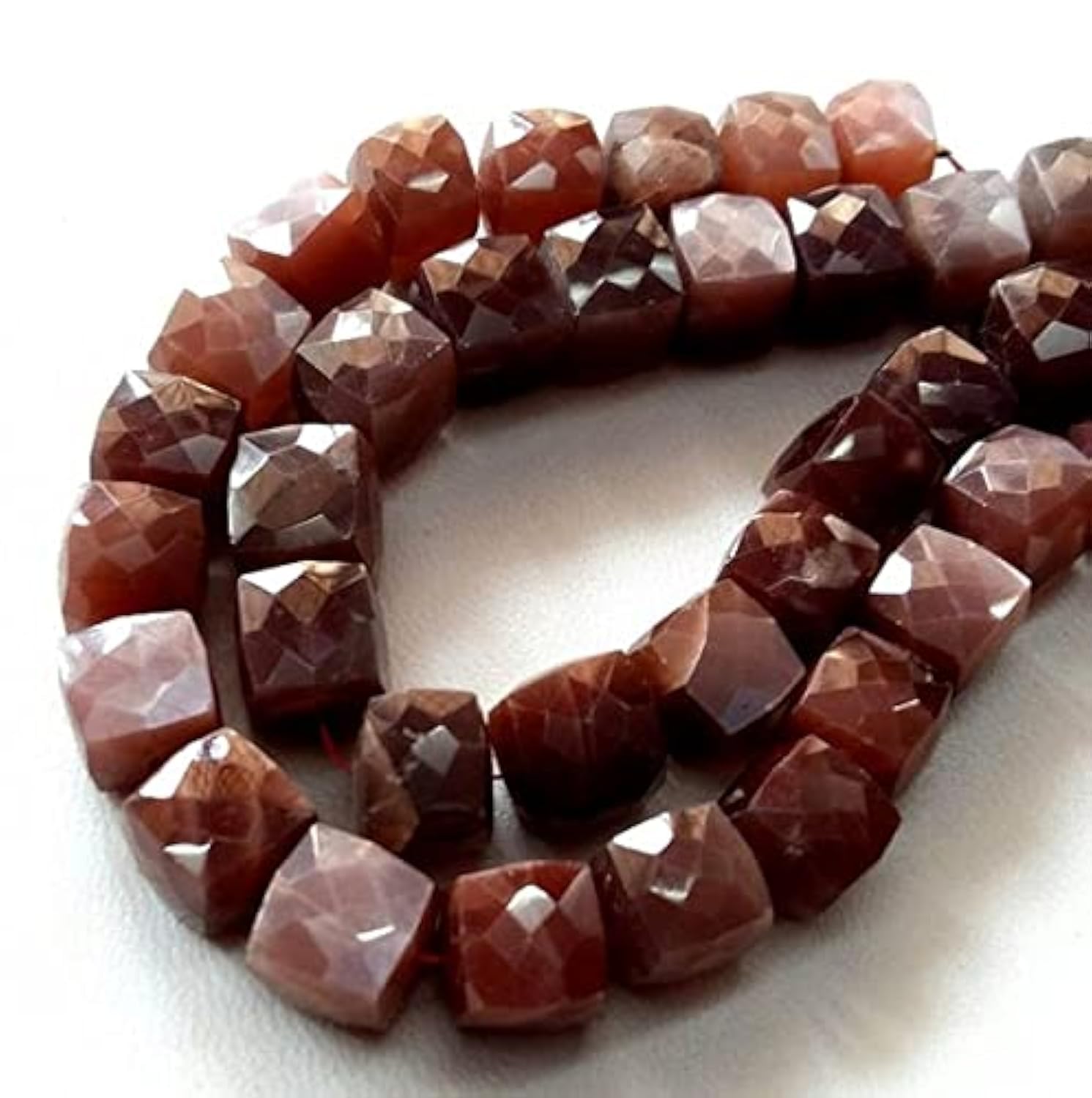 Pierre de lune chocolat en perles cubes facettées de 8-9mm pour création