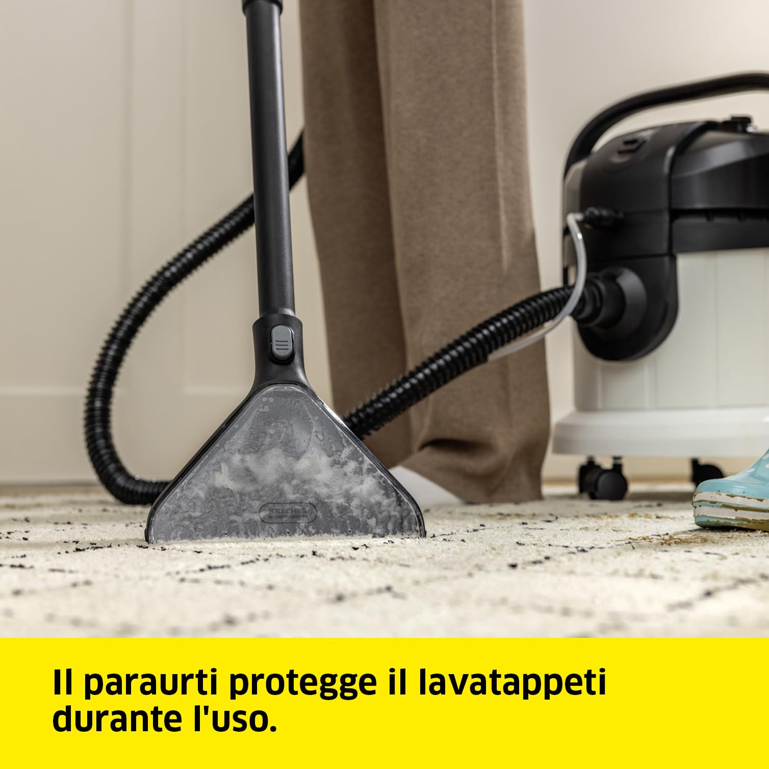 KÄRCHER Lavatappeti Smacchiatore SE 4, serbatoio dell'acqua pulita e sporca: 4 l, bocchetta per pavimenti con attacco per superfici dure, clip per tappeti, bocchetta per fessure e poltrone